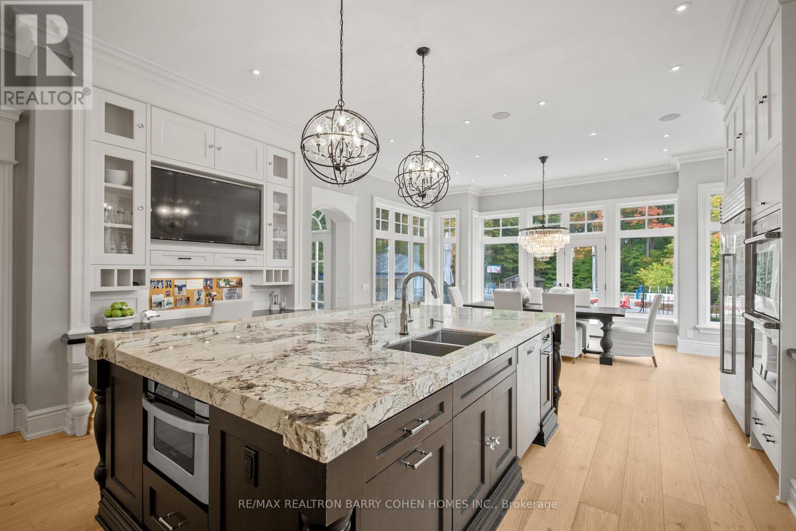 180 Sandringham Drive, Toronto (Lansing-Westgate), Ontario  M3H 1E3 - Photo 9 - C12476043