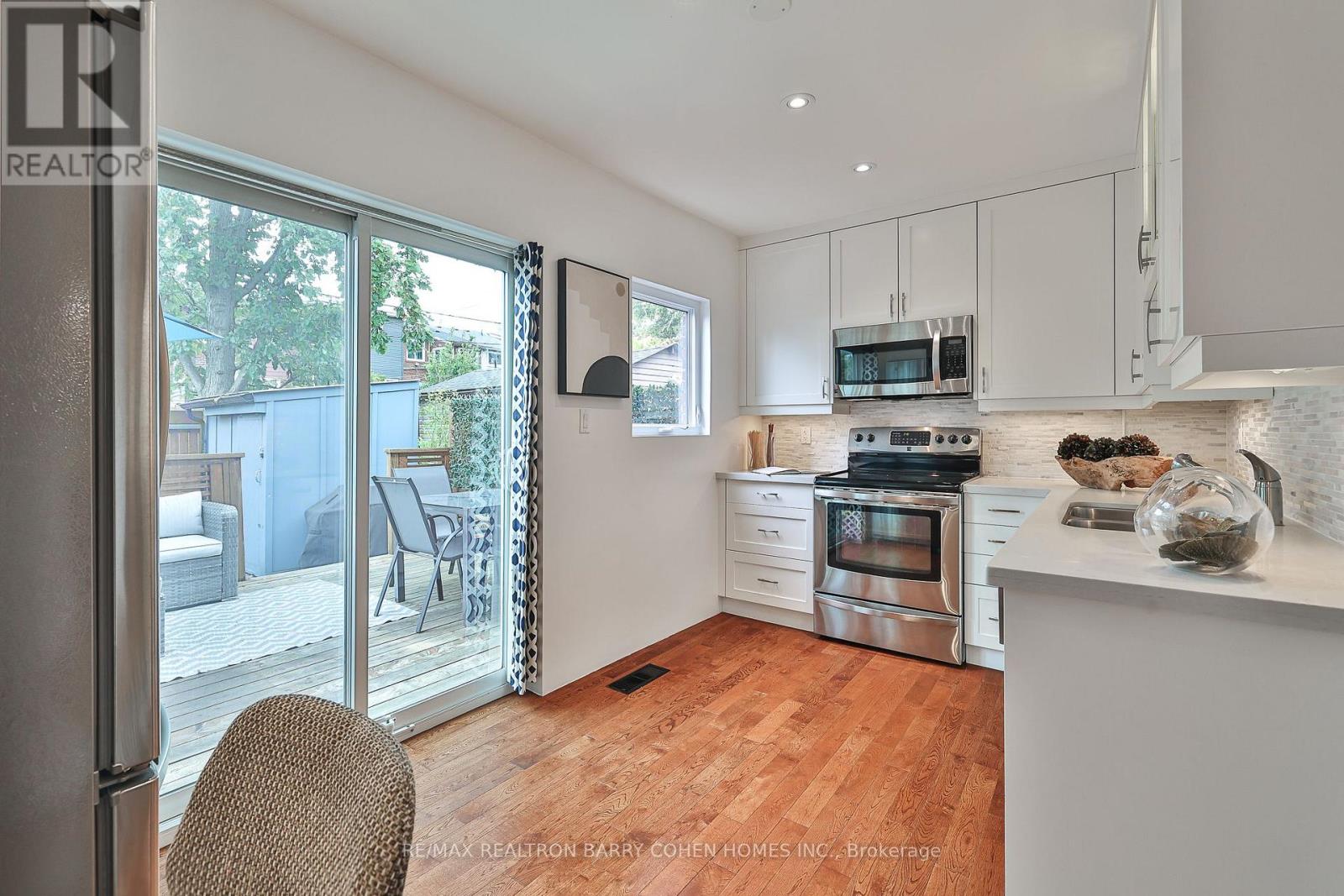 107 Atlas Avenue, Toronto (Humewood-Cedarvale), Ontario  M6C 3P2 - Photo 6 - C12476058