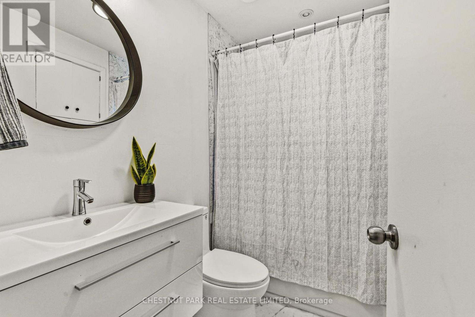 62 Talwood Drive, Toronto (Banbury-Don Mills), Ontario  M3B 2P5 - Photo 15 - C12476060