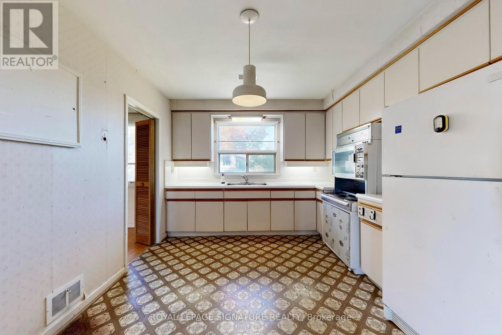 410 Patricia Avenue, Toronto (Newtonbrook West), Ontario  M2R 2M9 - Photo 12 - C12476144