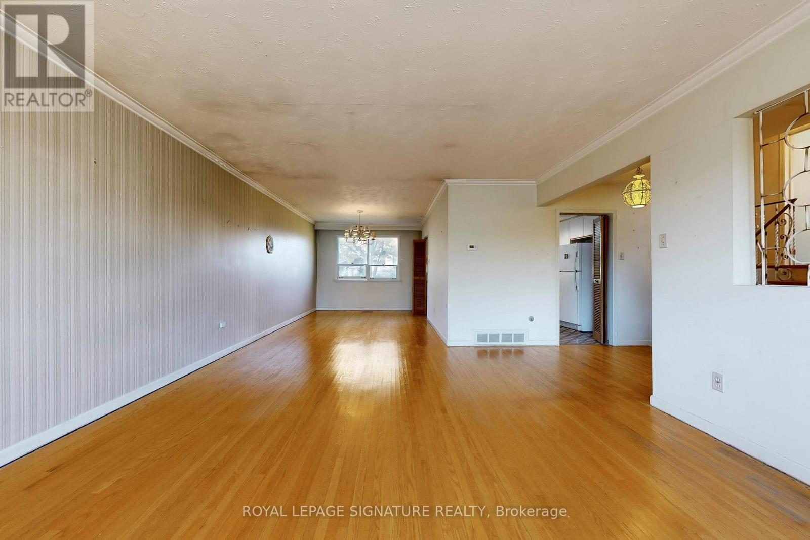 410 Patricia Avenue, Toronto (Newtonbrook West), Ontario  M2R 2M9 - Photo 4 - C12476144