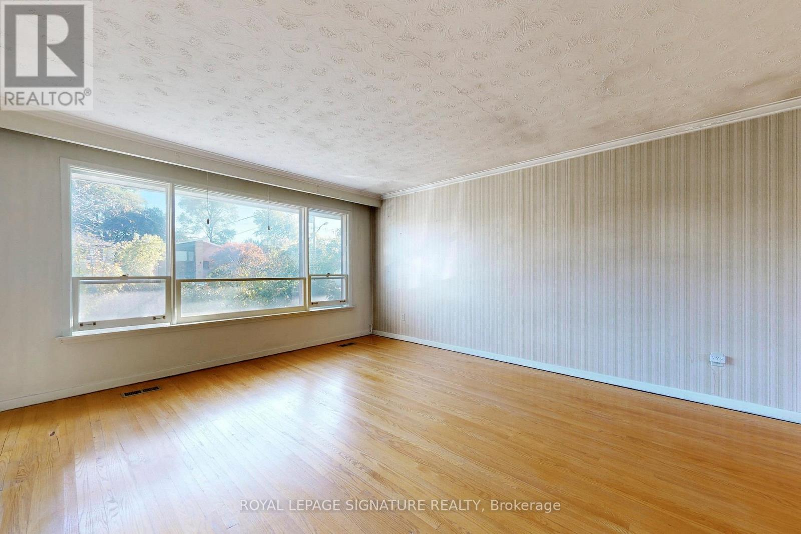 410 Patricia Avenue, Toronto (Newtonbrook West), Ontario  M2R 2M9 - Photo 8 - C12476144
