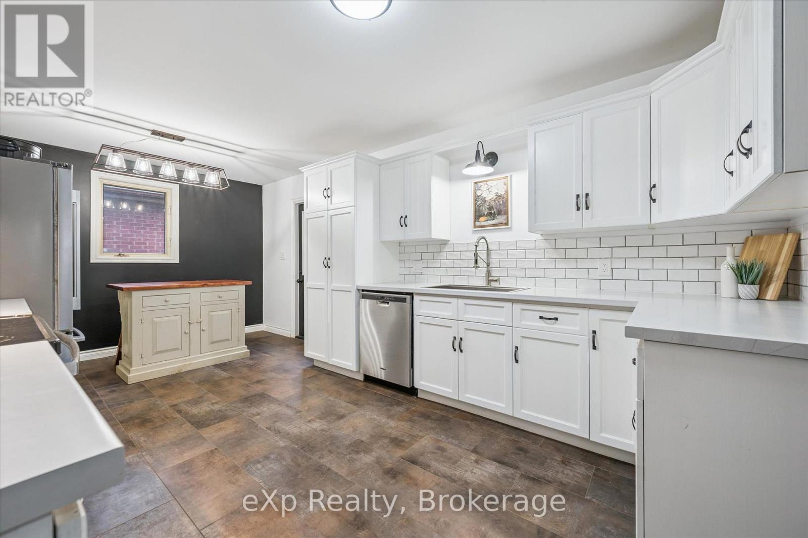 660 Maple Avenue N, North Perth, Ontario  N4W 3G5 - Photo 11 - X12476221
