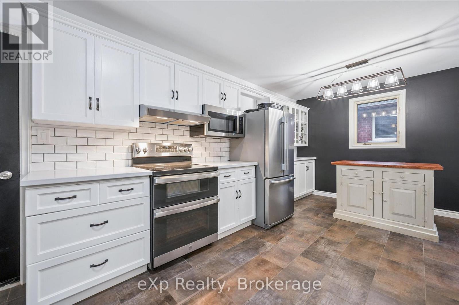 660 Maple Avenue N, North Perth, Ontario  N4W 3G5 - Photo 12 - X12476221