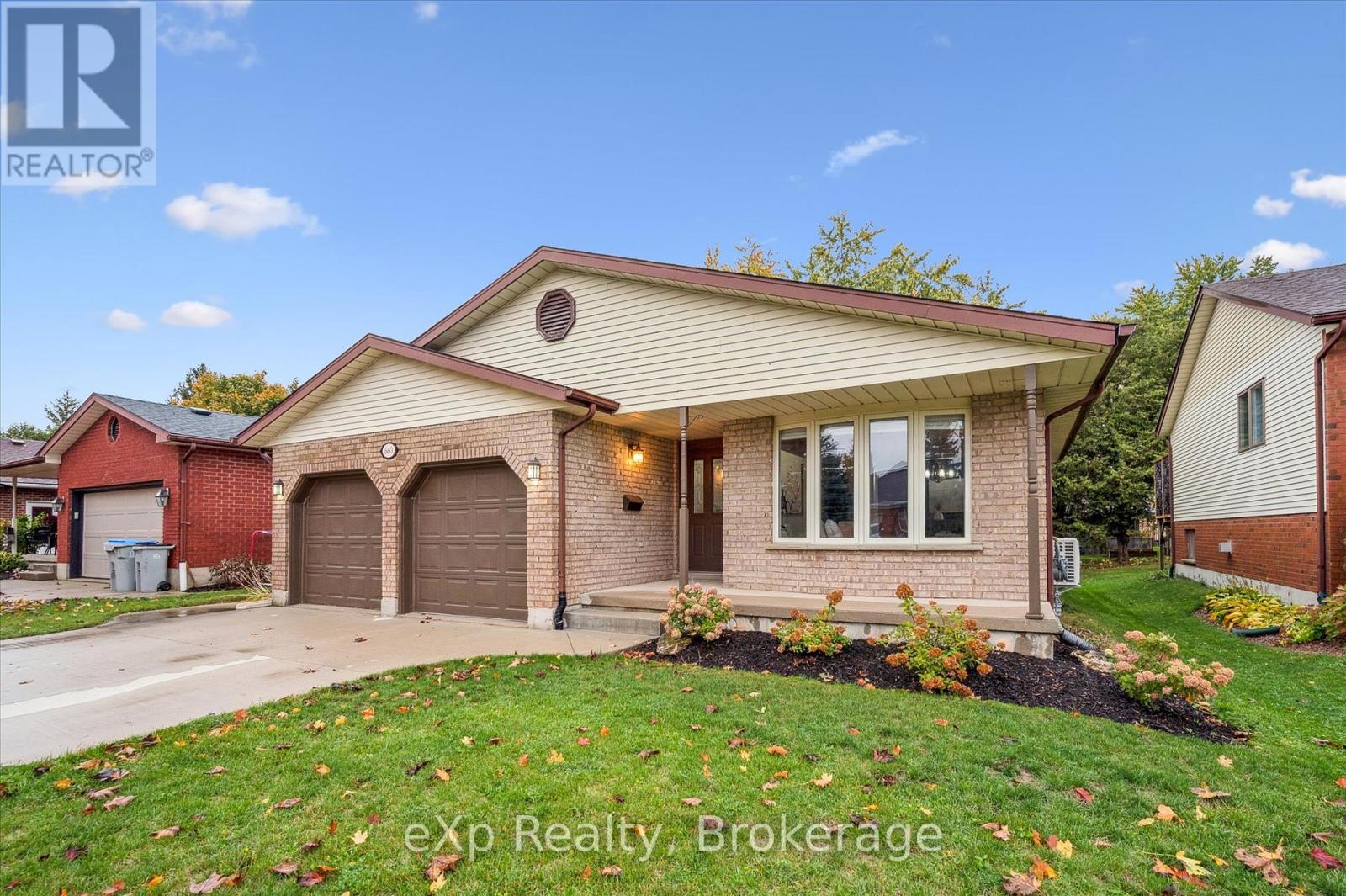 660 Maple Avenue N, North Perth, Ontario  N4W 3G5 - Photo 2 - X12476221
