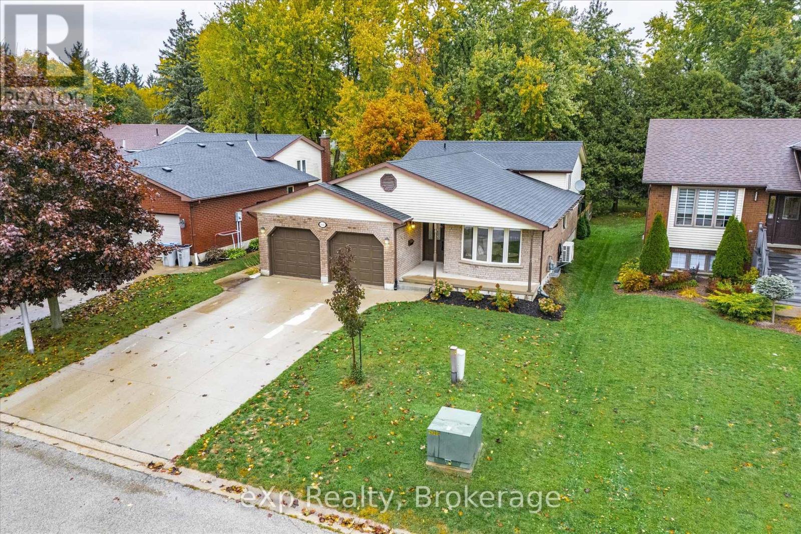 660 Maple Avenue N, North Perth, Ontario  N4W 3G5 - Photo 3 - X12476221
