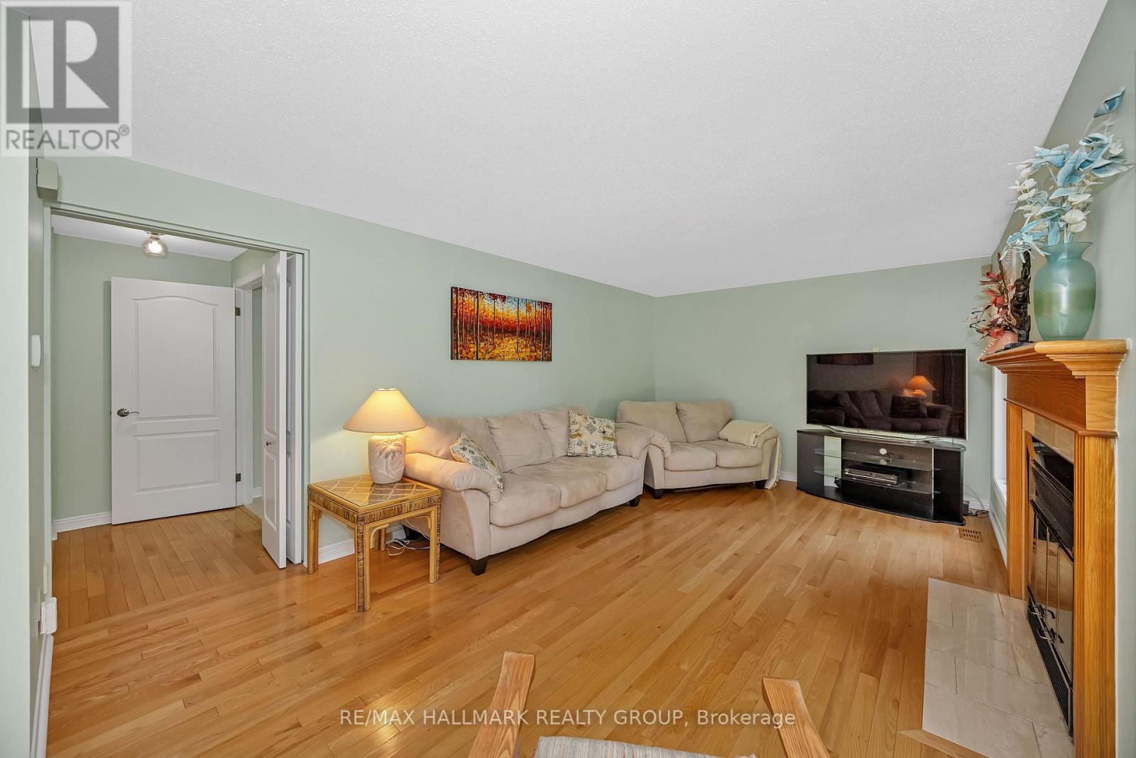 1725 Autumn Ridge Drive, Ottawa, Ontario  K1C 6Z1 - Photo 18 - X12476273