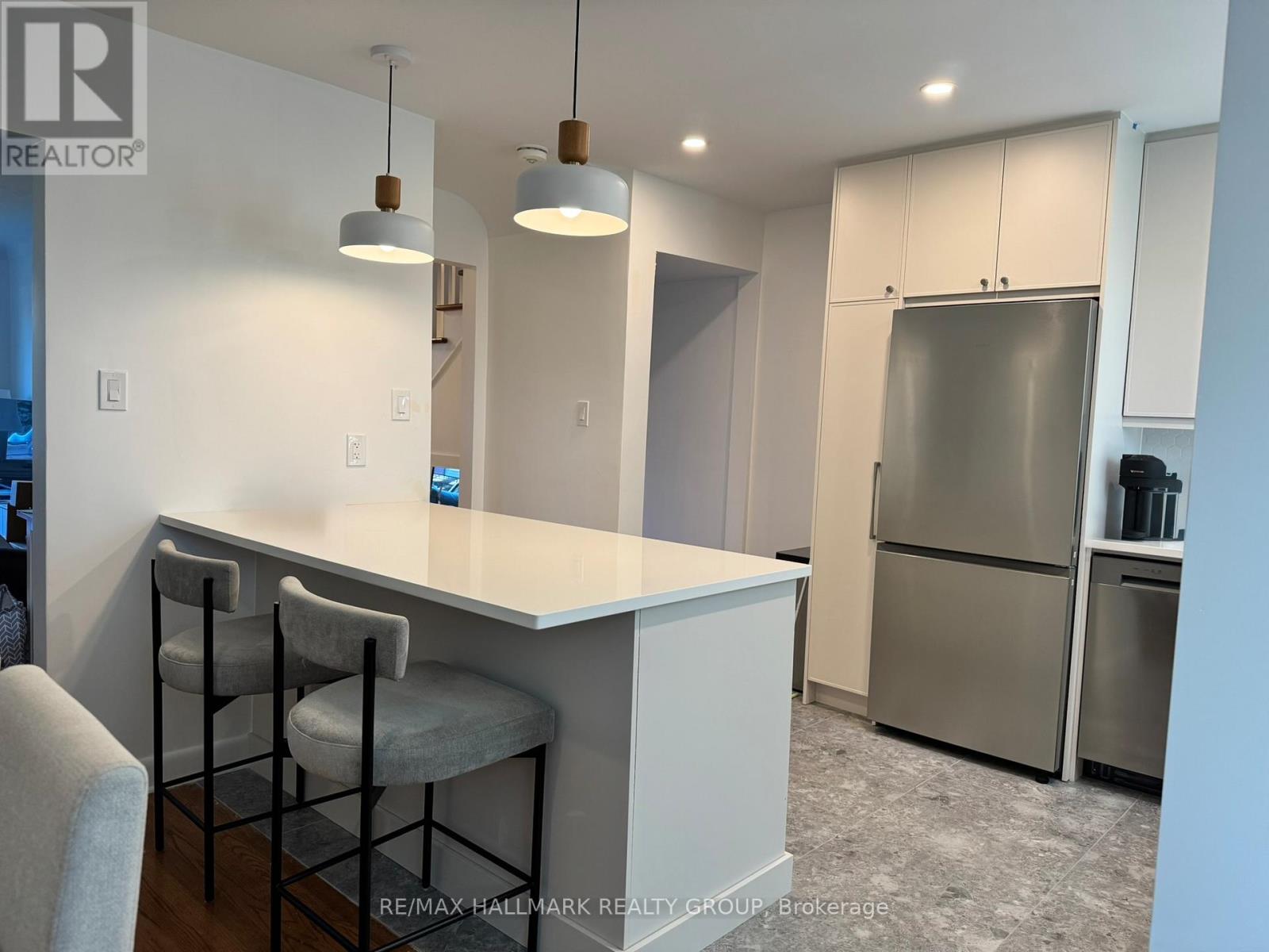 1952 Bromley Road, Ottawa, Ontario  K2A 1C2 - Photo 2 - X12476280