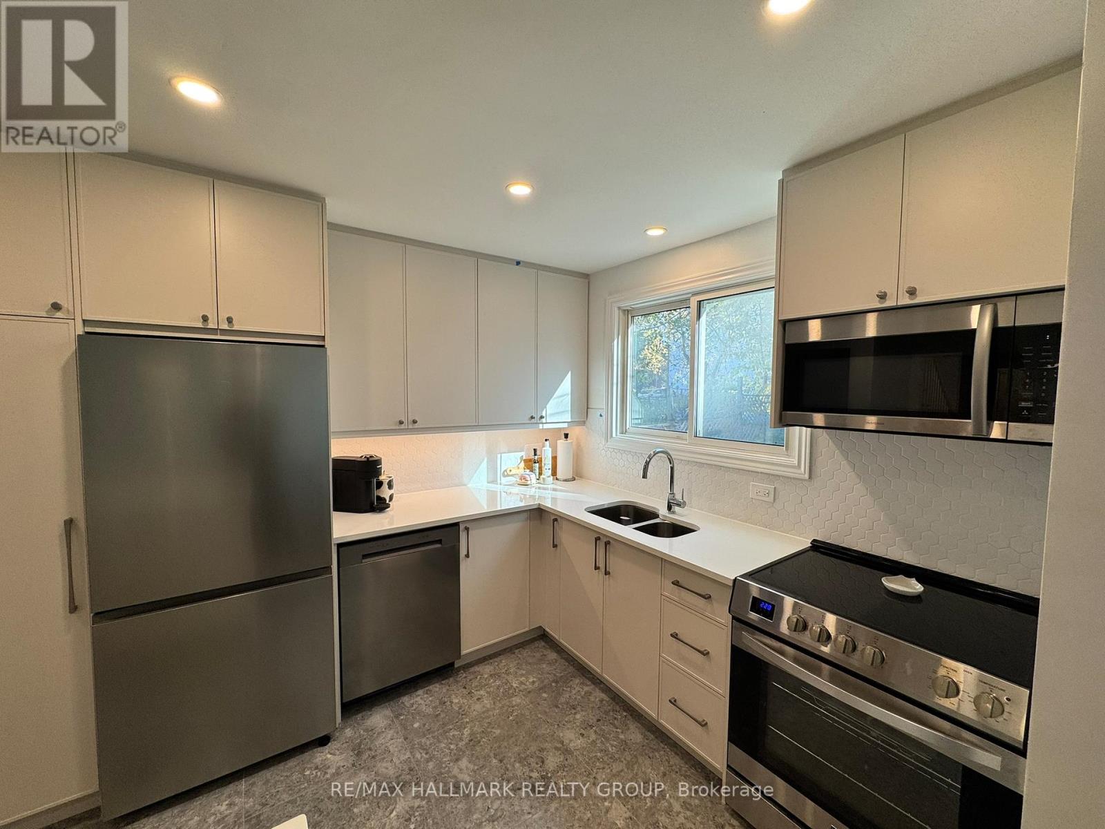 1952 Bromley Road, Ottawa, Ontario  K2A 1C2 - Photo 4 - X12476280