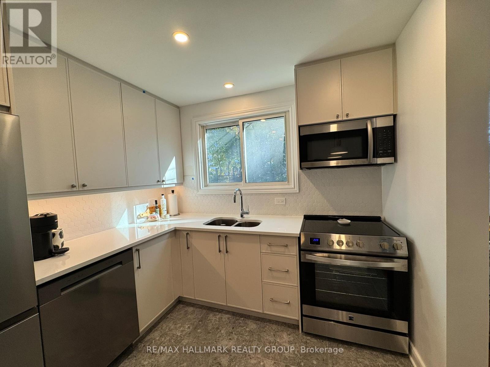 1952 Bromley Road, Ottawa, Ontario  K2A 1C2 - Photo 5 - X12476280