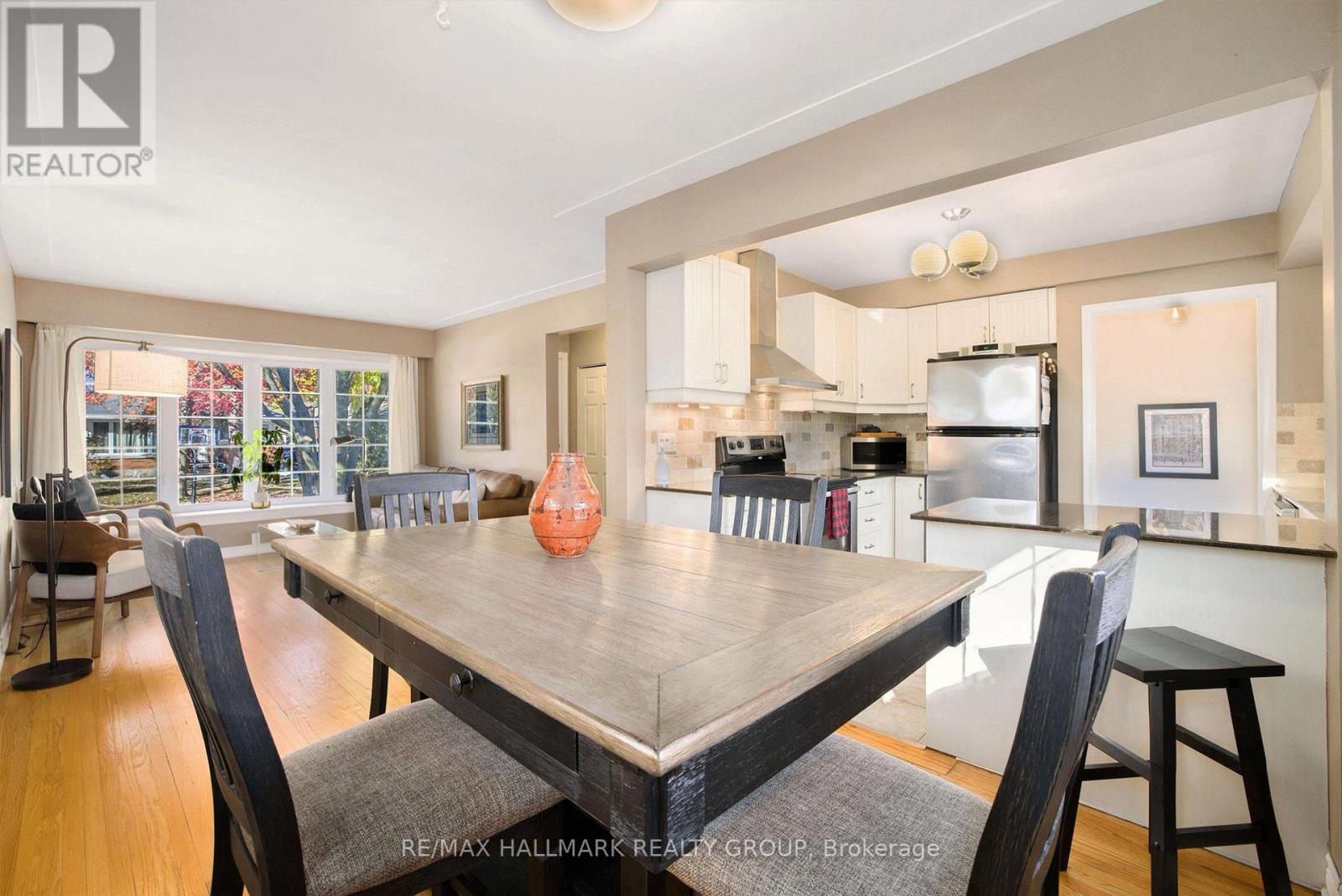 715 Holt Crescent, Ottawa, Ontario  K1G 2Y4 - Photo 6 - X12476341