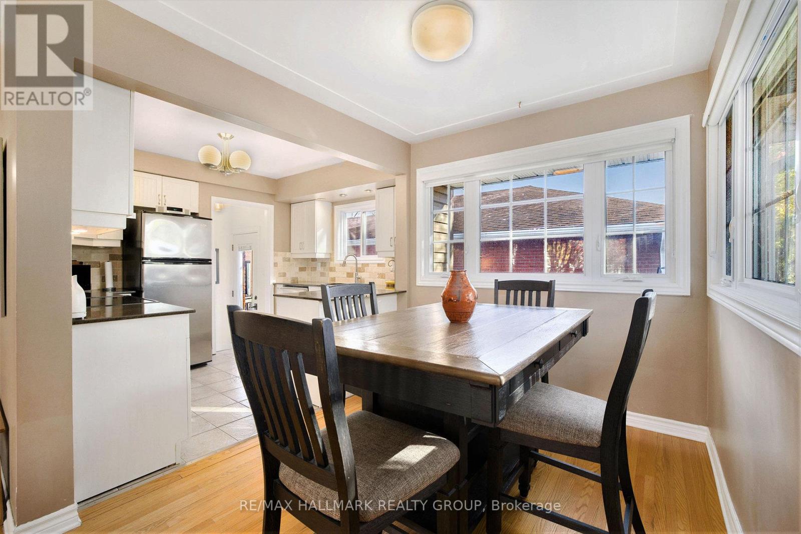 715 Holt Crescent, Ottawa, Ontario  K1G 2Y4 - Photo 7 - X12476341