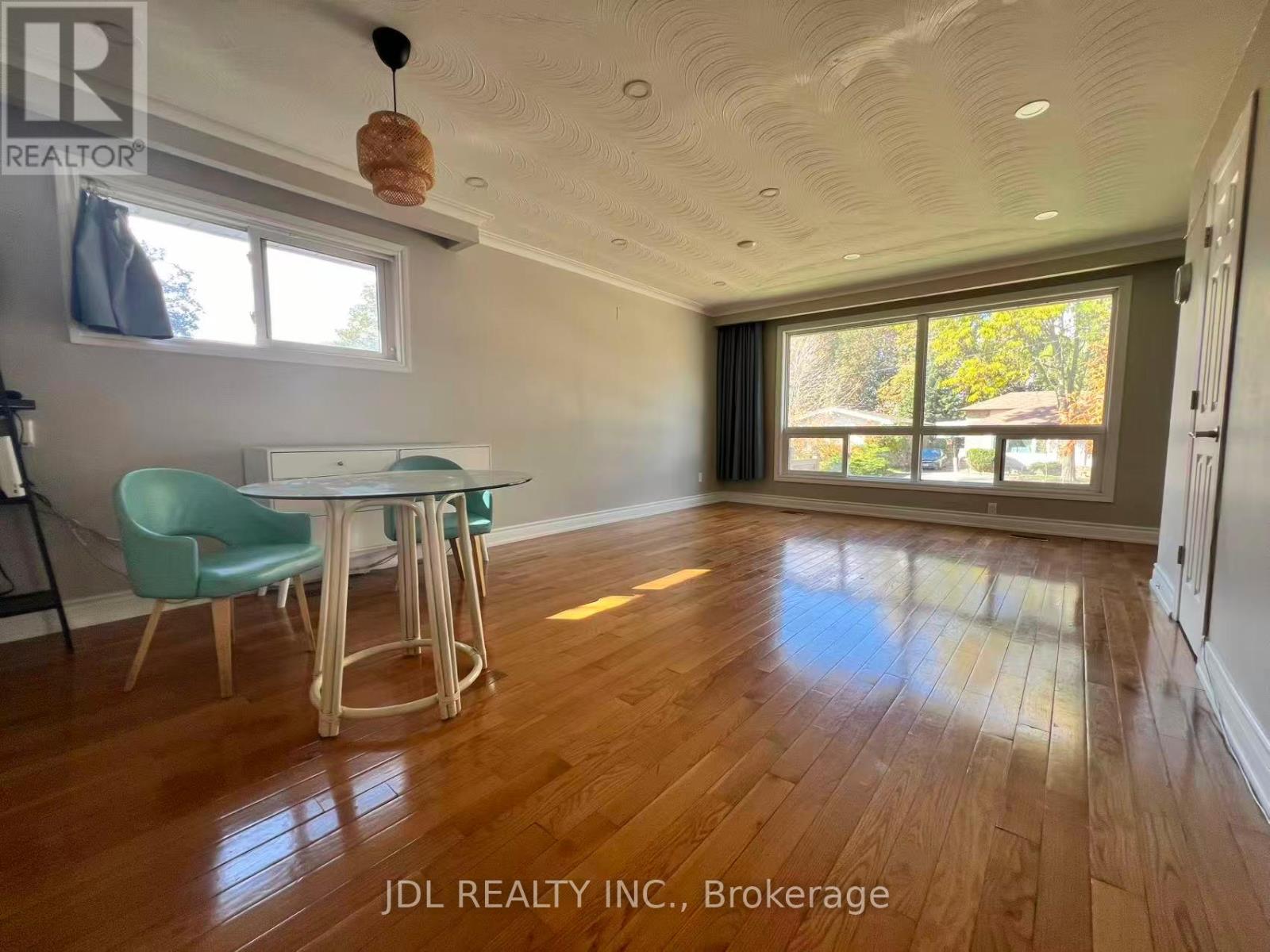 15 Summerglade Drive, Toronto (Agincourt South-Malvern West), Ontario  M1S 1W8 - Photo 2 - E12476051