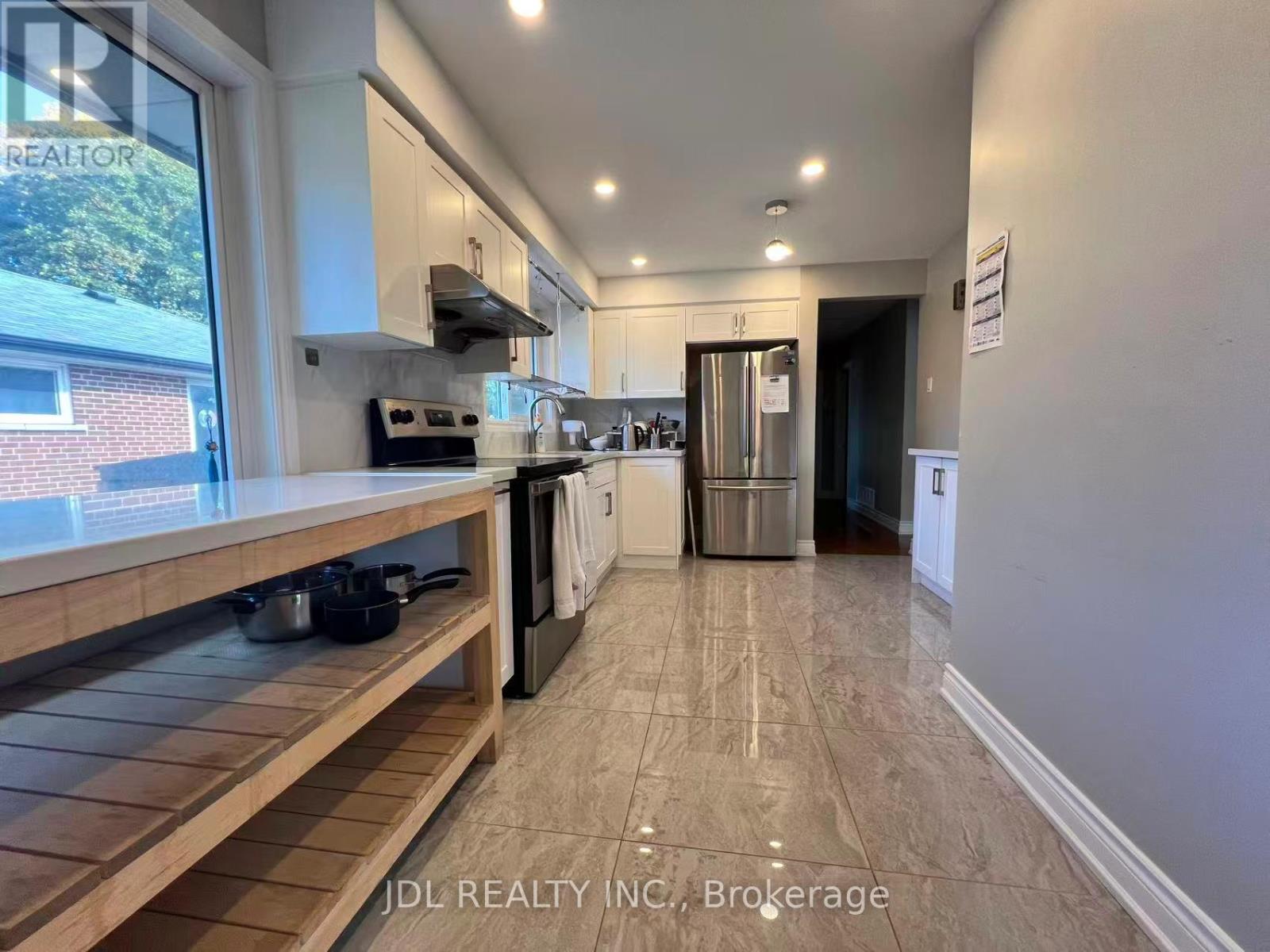 15 Summerglade Drive, Toronto (Agincourt South-Malvern West), Ontario  M1S 1W8 - Photo 5 - E12476051