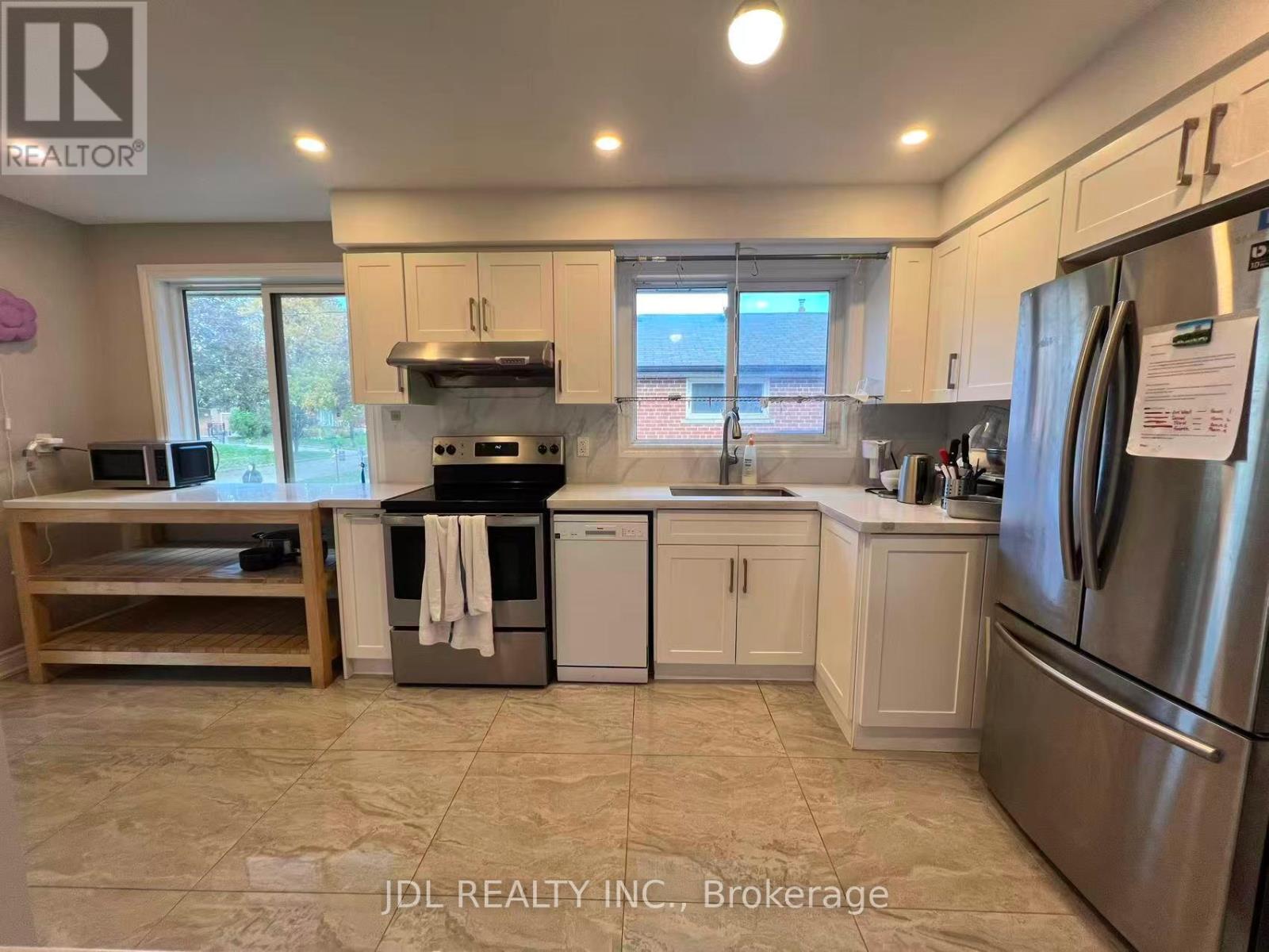 15 Summerglade Drive, Toronto (Agincourt South-Malvern West), Ontario  M1S 1W8 - Photo 7 - E12476051