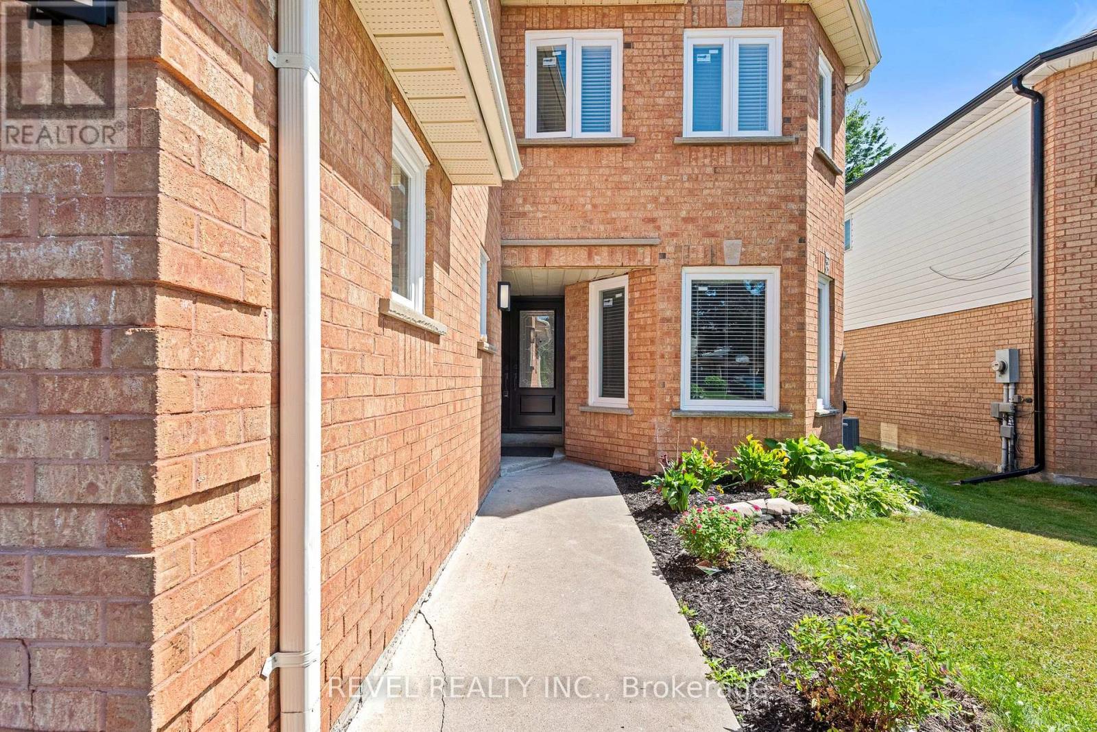 Main - 1005 Sandcliff Drive, Oshawa, Ontario  L1K 2E4 - Photo 3 - E12476061
