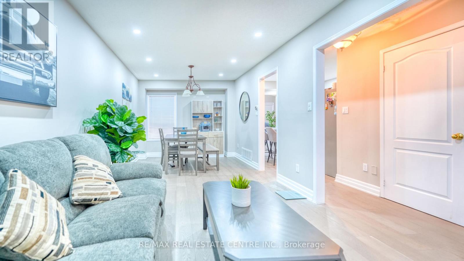 37 Shenandoah Drive, Whitby (Williamsburg), Ontario  L1P 1S9 - Photo 8 - E12476084
