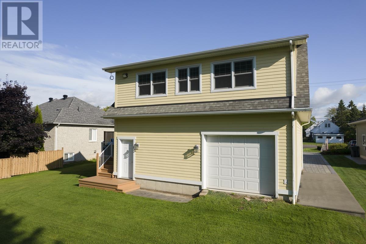 231 Macdonald Ave, Sault Ste. Marie, Ontario  P6B 6L6 - Photo 4 - SM252543