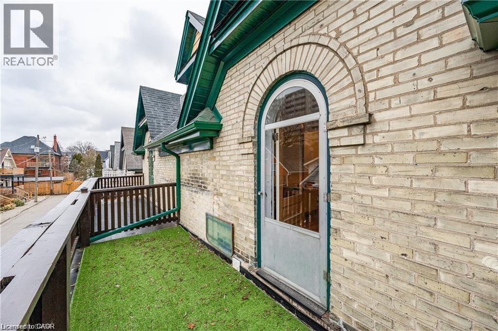 17 Hilda Place Unit# Upper 