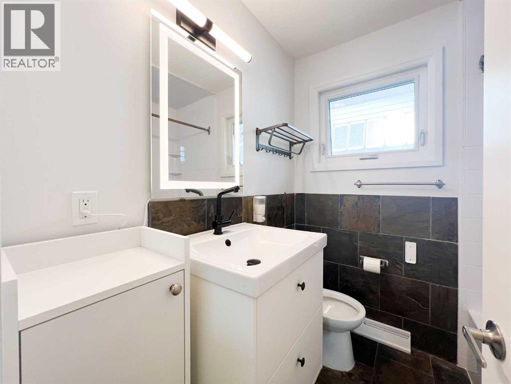 85 Malibou Road Sw, Calgary, Alberta  T2V 1X4 - Photo 14 - A2245468