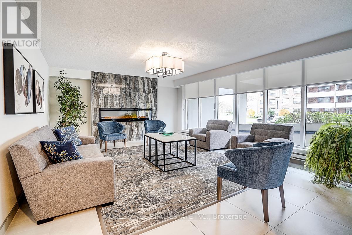 706 - 40 William Roe Boulevard, Newmarket (Central Newmarket), Ontario  L3Y 5N4 - Photo 3 - N12476025