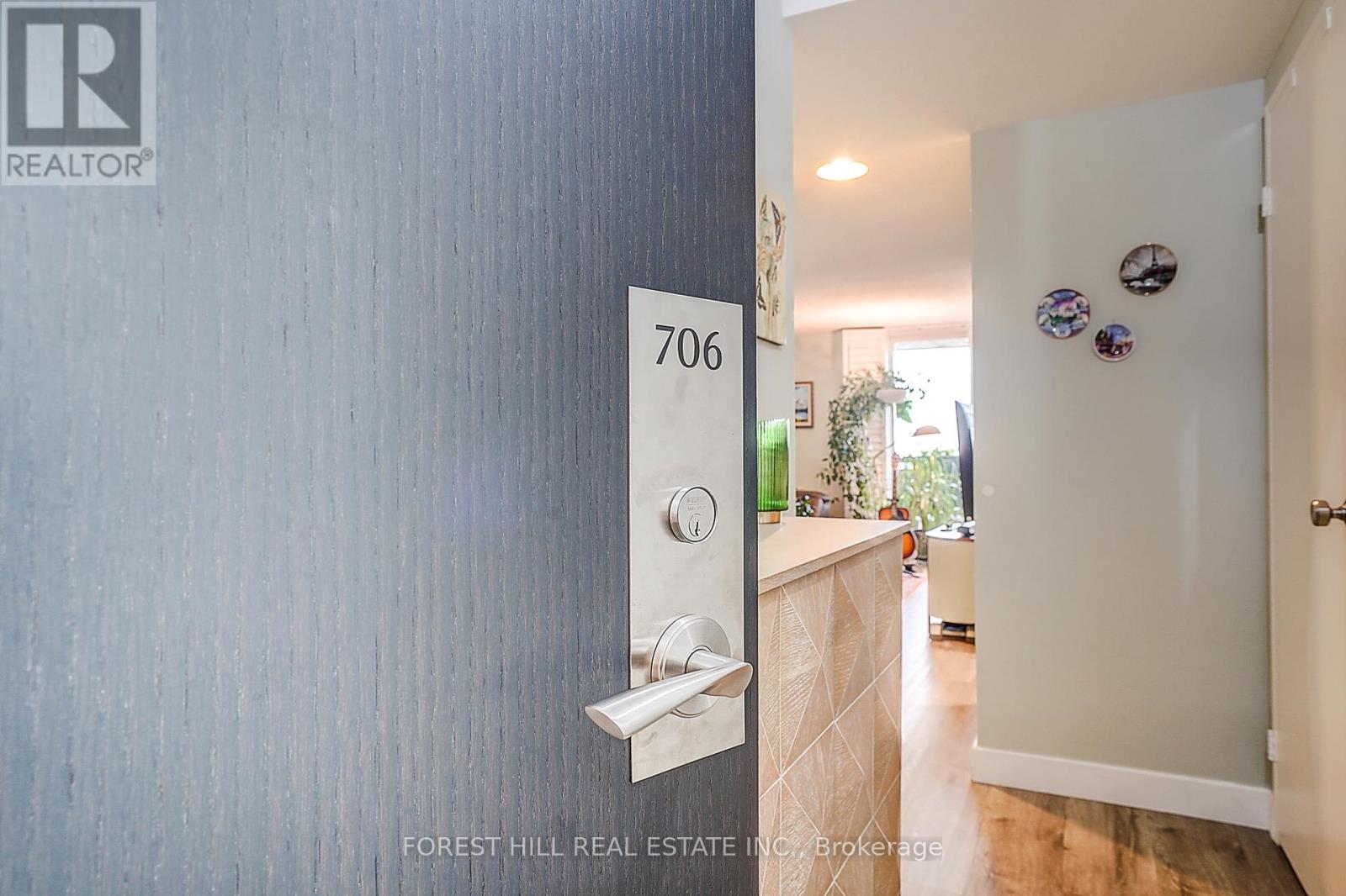 706 - 40 William Roe Boulevard, Newmarket (Central Newmarket), Ontario  L3Y 5N4 - Photo 6 - N12476025