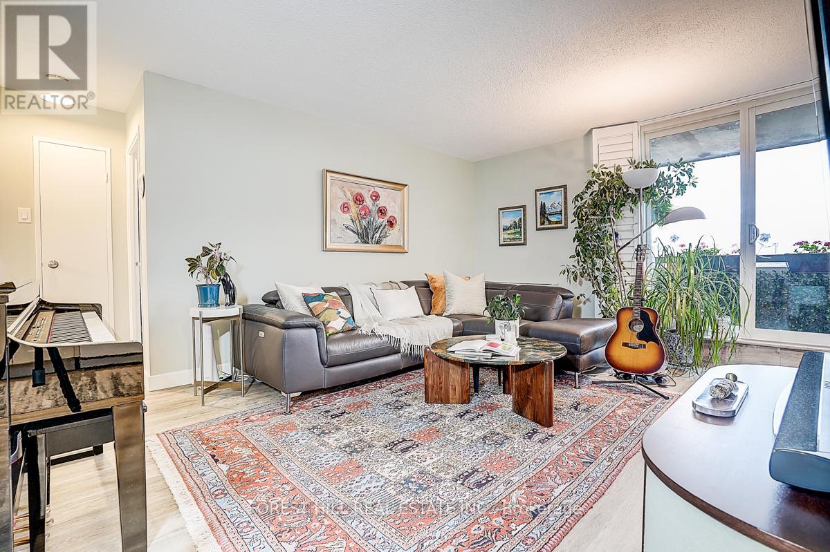 706 - 40 William Roe Boulevard, Newmarket (Central Newmarket), Ontario  L3Y 5N4 - Photo 8 - N12476025