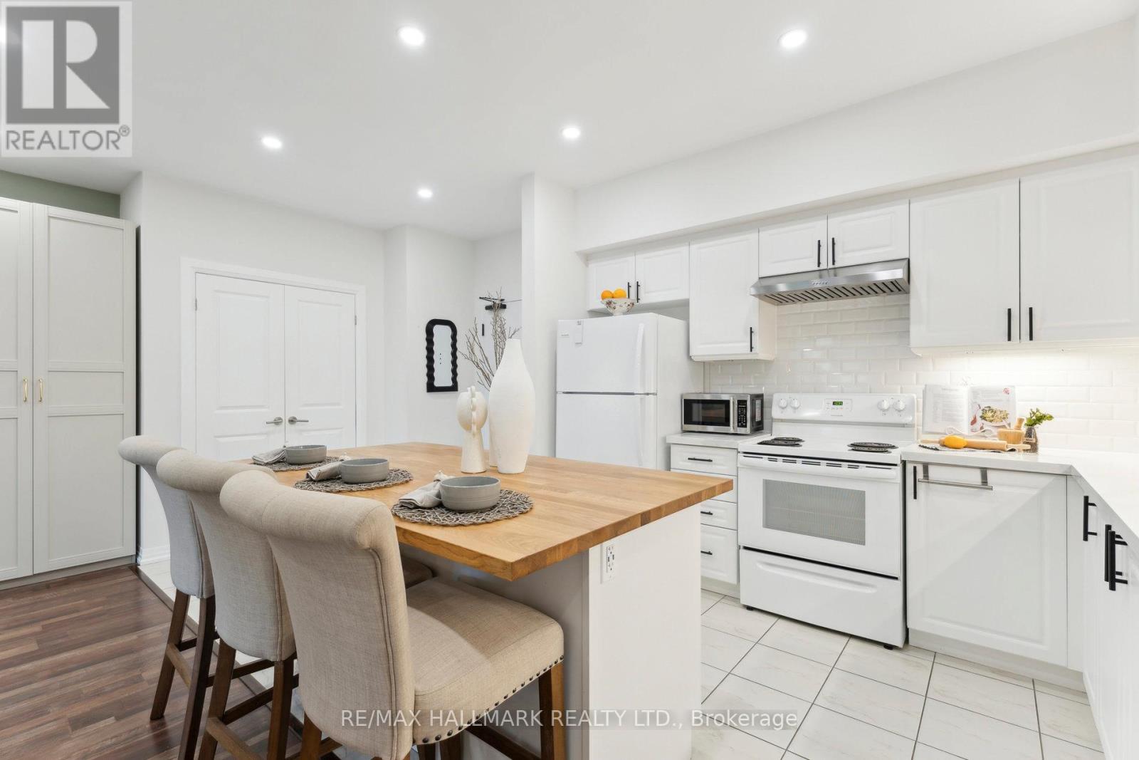 304 - 157 Wellington Street E, New Tecumseth (Alliston), Ontario  L9R 0R7 - Photo 12 - N12476035