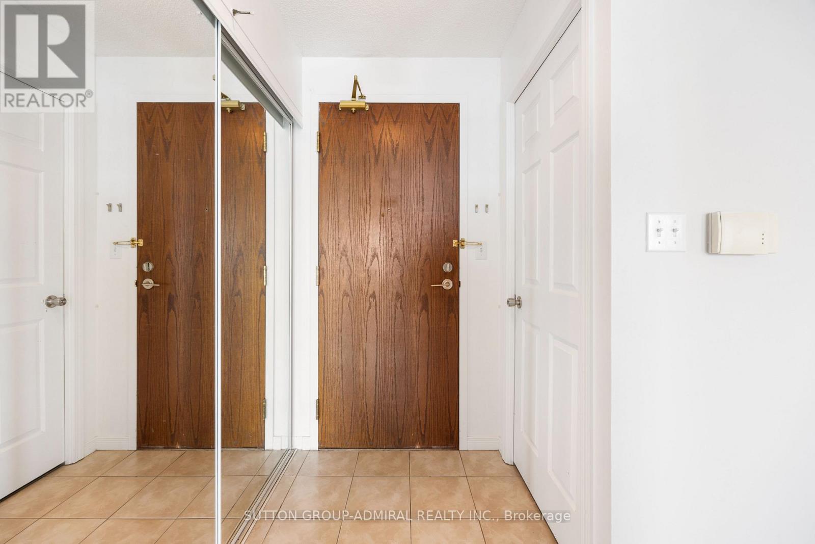Ph18 - 3 Ellesmere Street, Richmond Hill (Langstaff), Ontario  L4B 4N2 - Photo 5 - N12476104