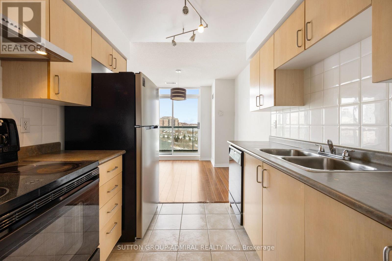 Ph18 - 3 Ellesmere Street, Richmond Hill (Langstaff), Ontario  L4B 4N2 - Photo 6 - N12476104