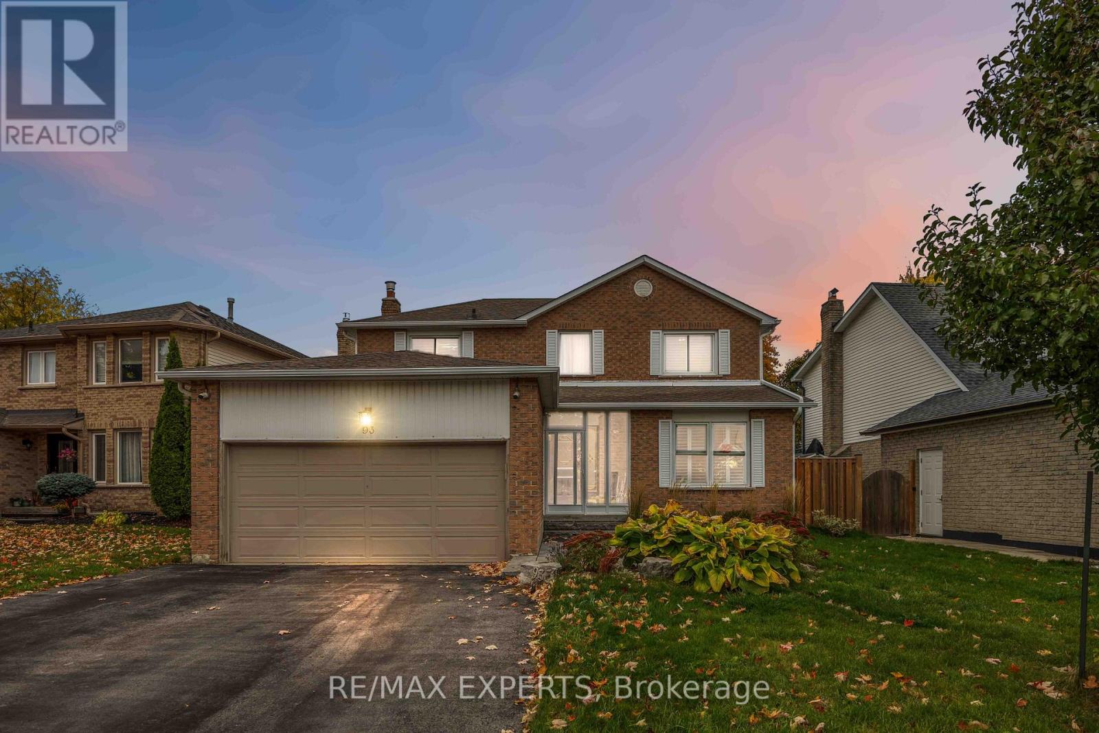 93 Stiver Drive, Newmarket (Bristol-London), Ontario  L3Y 7W2 - Photo 1 - N12476137