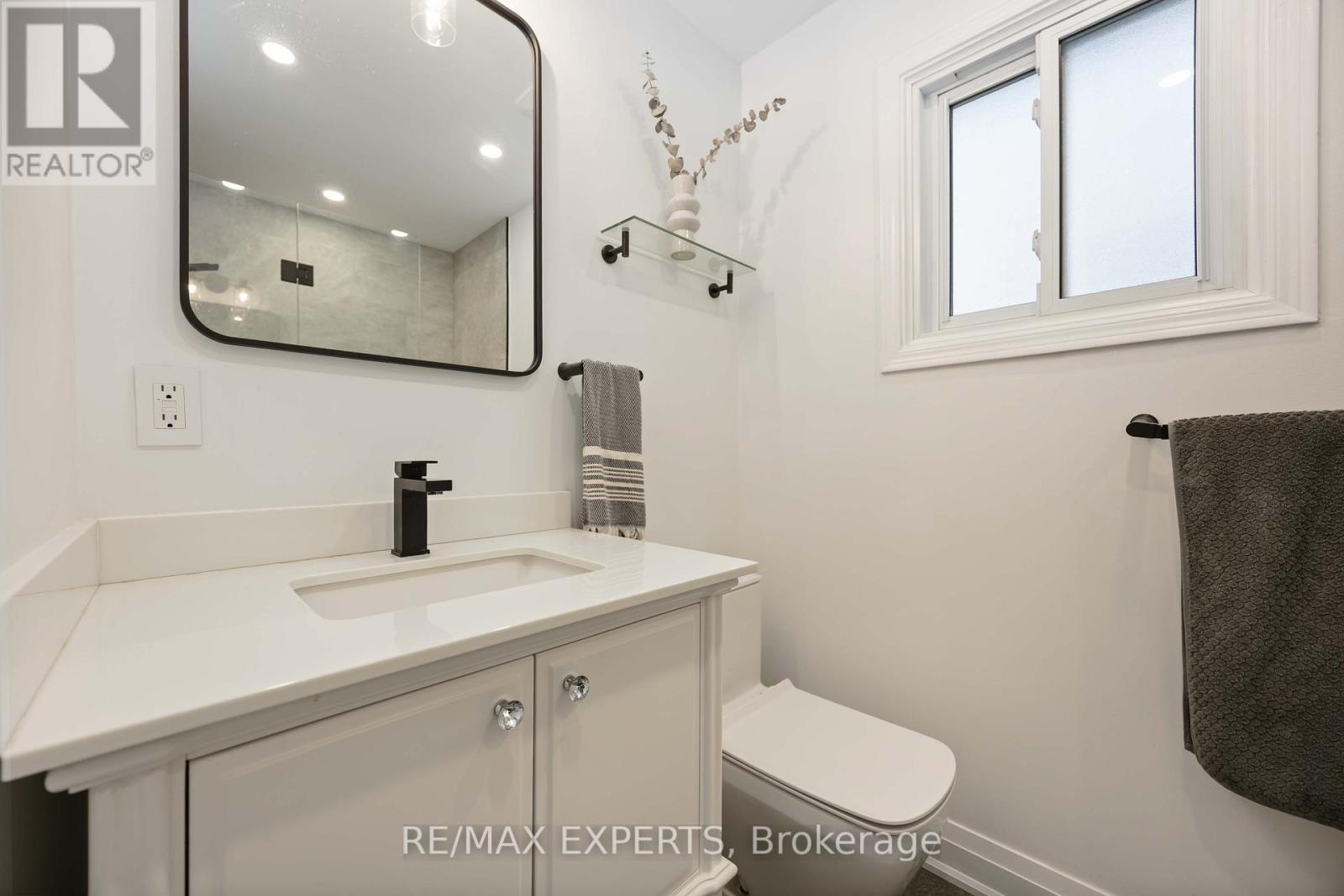 93 Stiver Drive, Newmarket (Bristol-London), Ontario  L3Y 7W2 - Photo 19 - N12476137