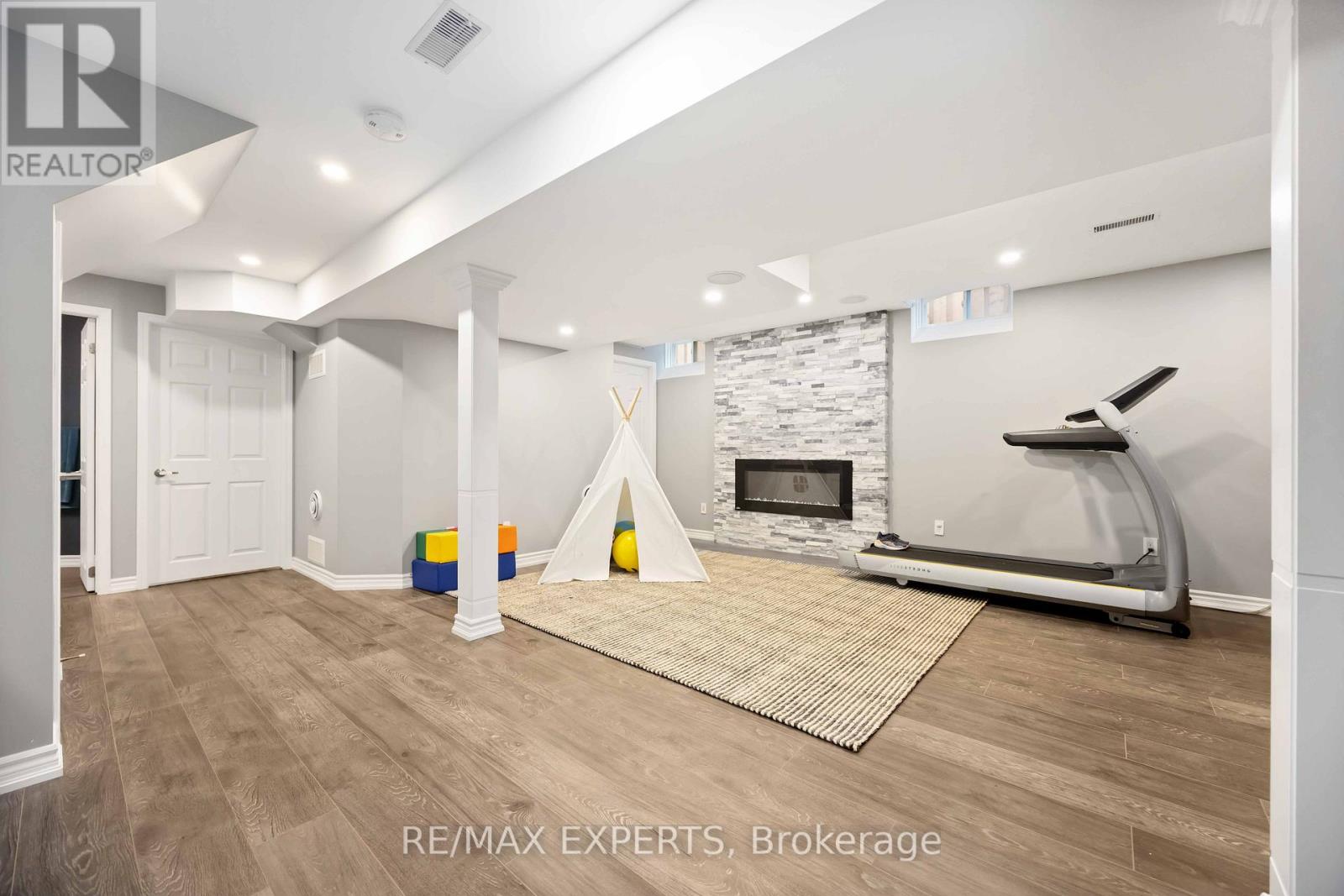 93 Stiver Drive, Newmarket (Bristol-London), Ontario  L3Y 7W2 - Photo 23 - N12476137