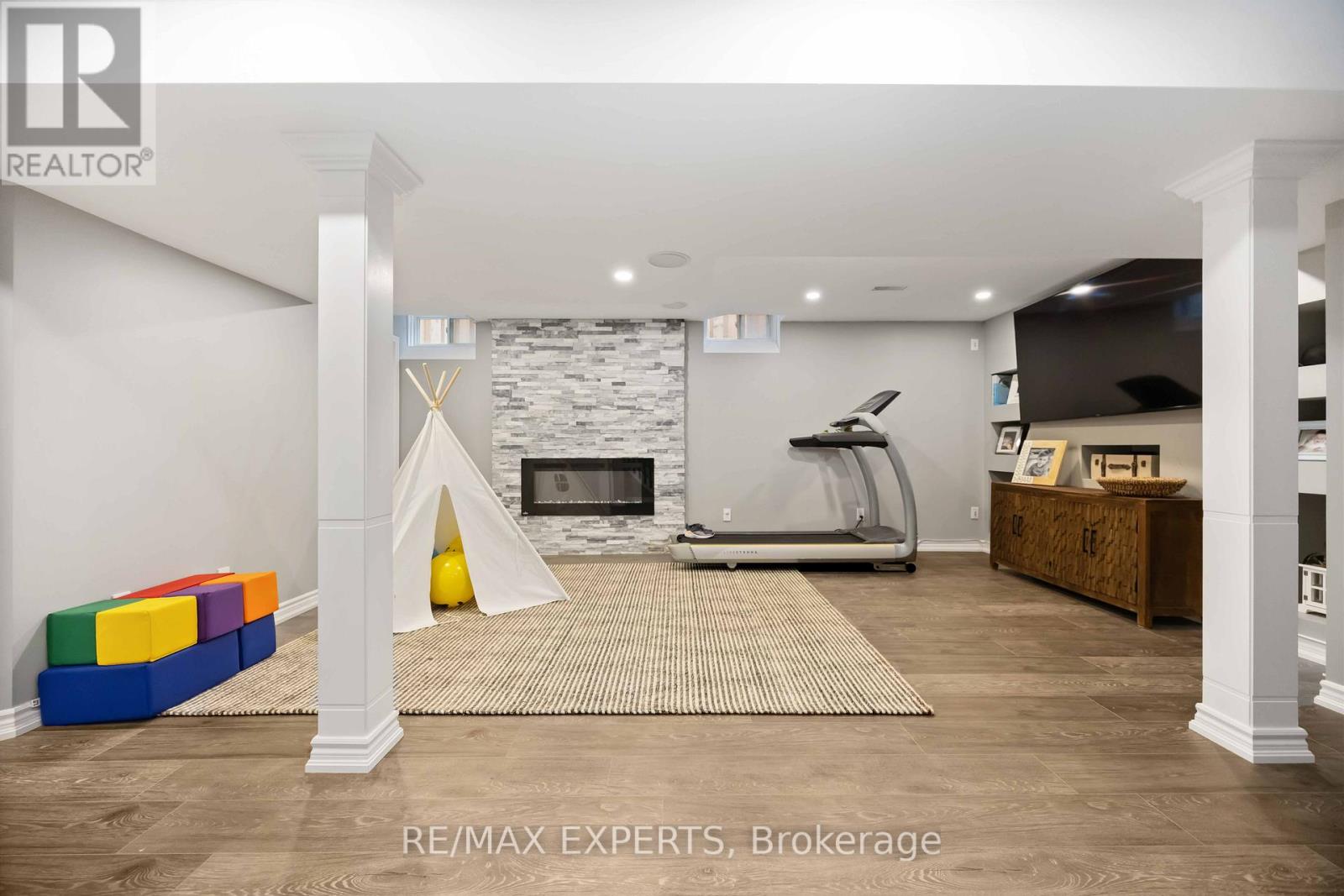 93 Stiver Drive, Newmarket (Bristol-London), Ontario  L3Y 7W2 - Photo 24 - N12476137