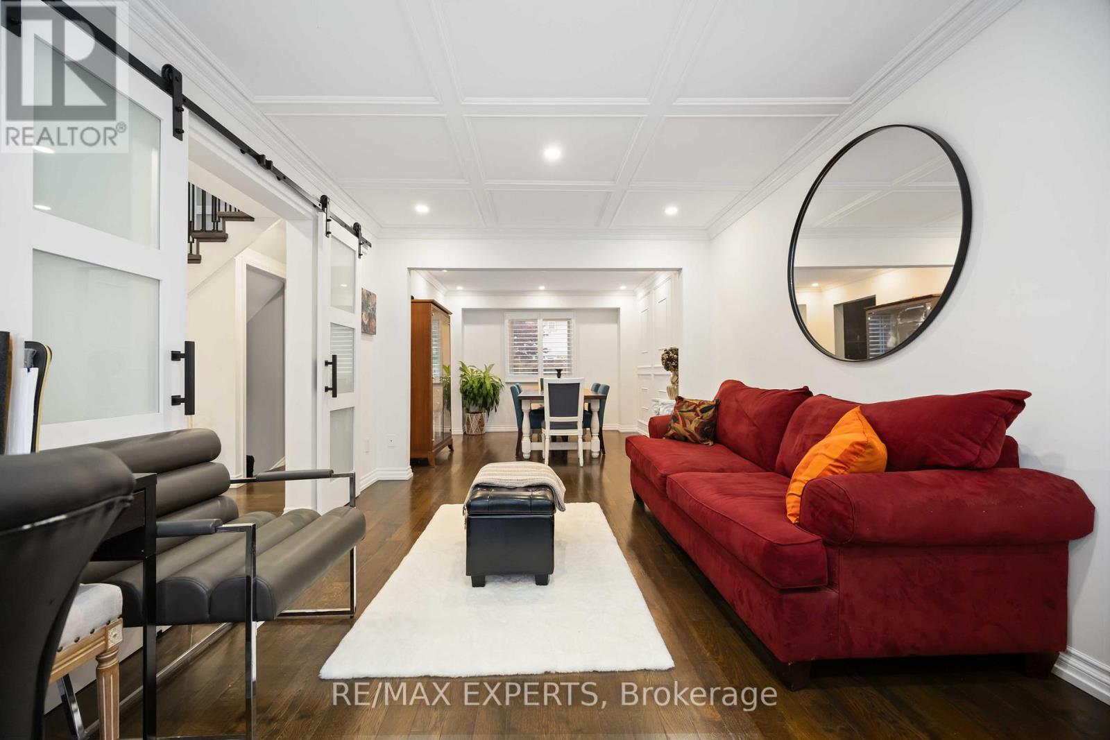 93 Stiver Drive, Newmarket (Bristol-London), Ontario  L3Y 7W2 - Photo 7 - N12476137