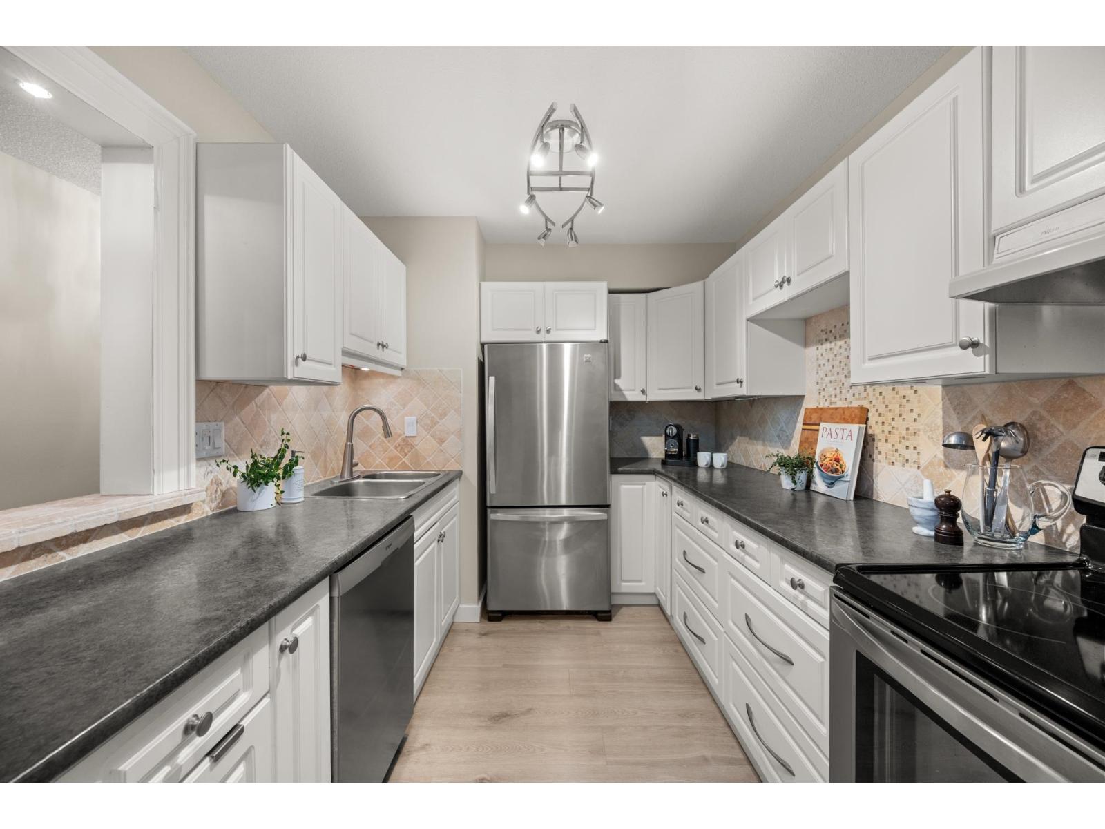 105 1354 Winter Street, White Rock, British Columbia  V4B 3Y1 - Photo 8 - R3060590