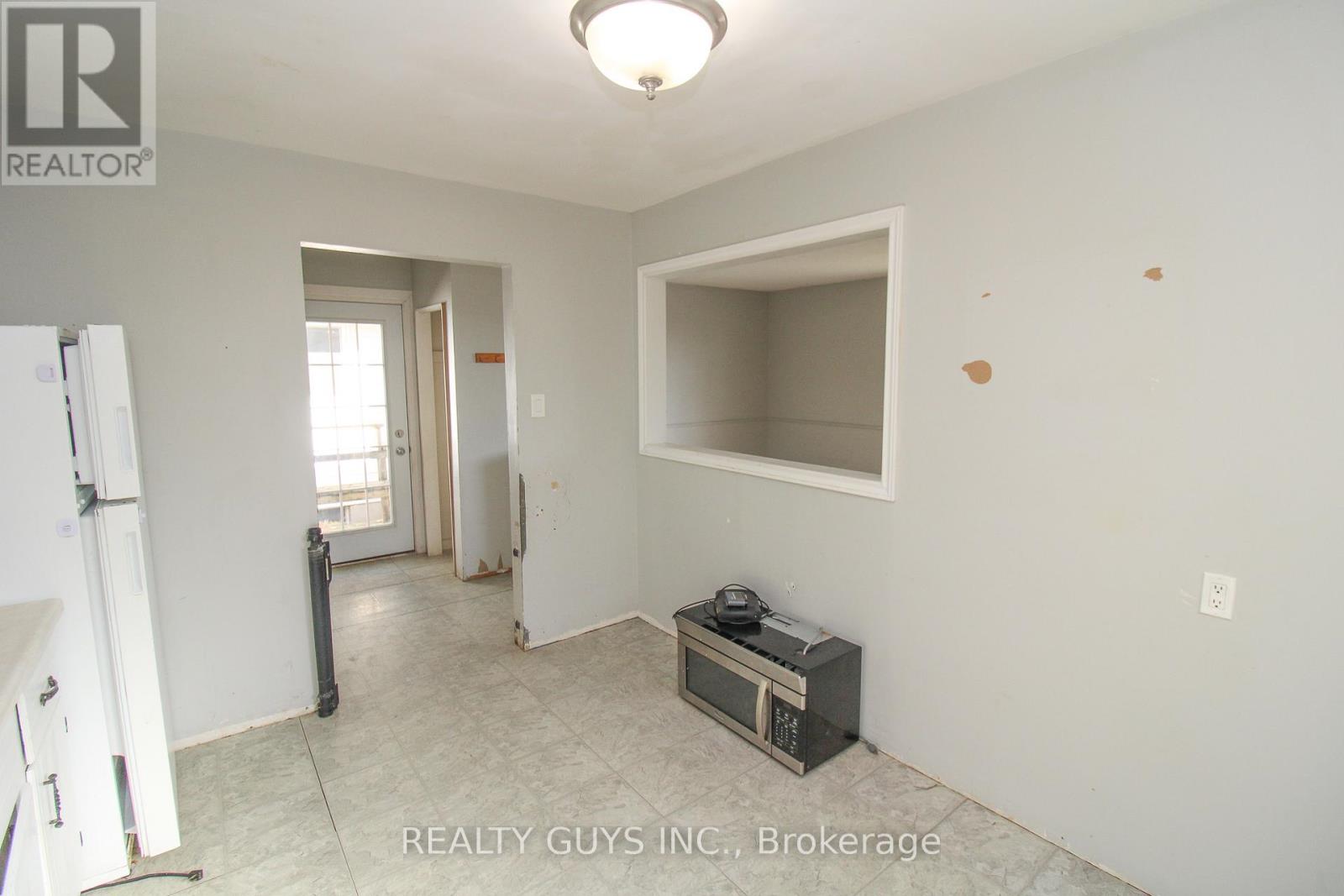 290 Mcfarlane Street, Peterborough, Ontario  K9H 1K4 - Photo 11 - X12476246