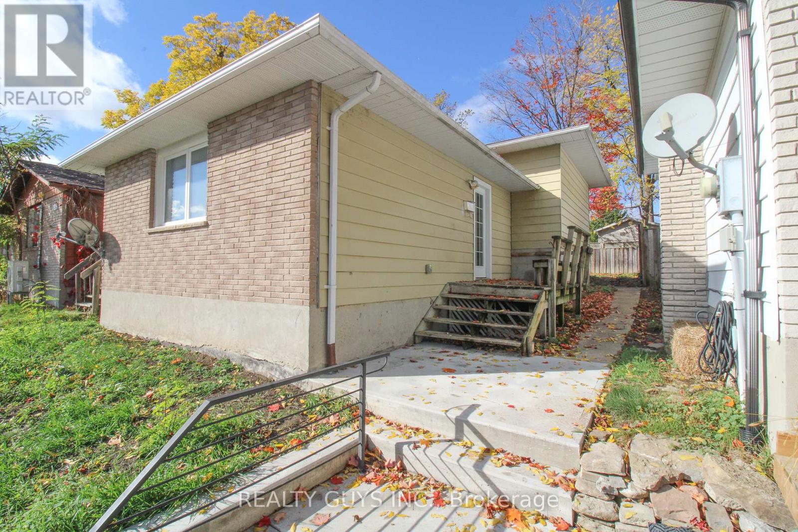 290 Mcfarlane Street, Peterborough, Ontario  K9H 1K4 - Photo 2 - X12476246