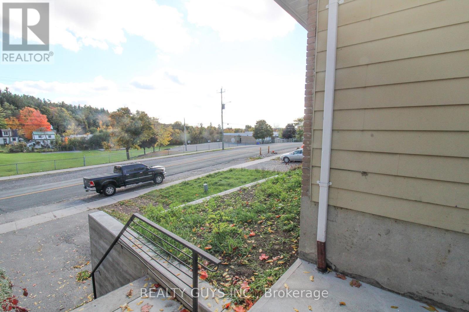 290 Mcfarlane Street, Peterborough, Ontario  K9H 1K4 - Photo 4 - X12476246