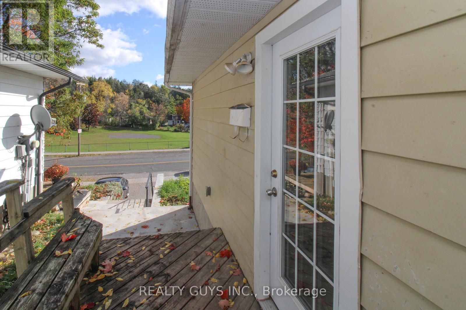 290 Mcfarlane Street, Peterborough, Ontario  K9H 1K4 - Photo 7 - X12476246