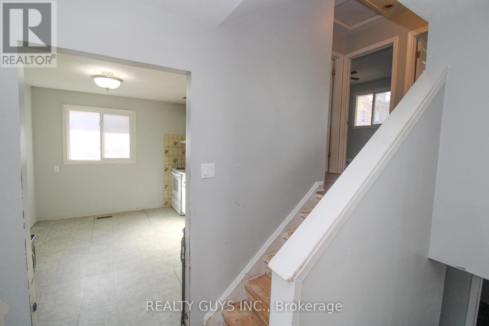 290 Mcfarlane Street, Peterborough, Ontario  K9H 1K4 - Photo 8 - X12476246