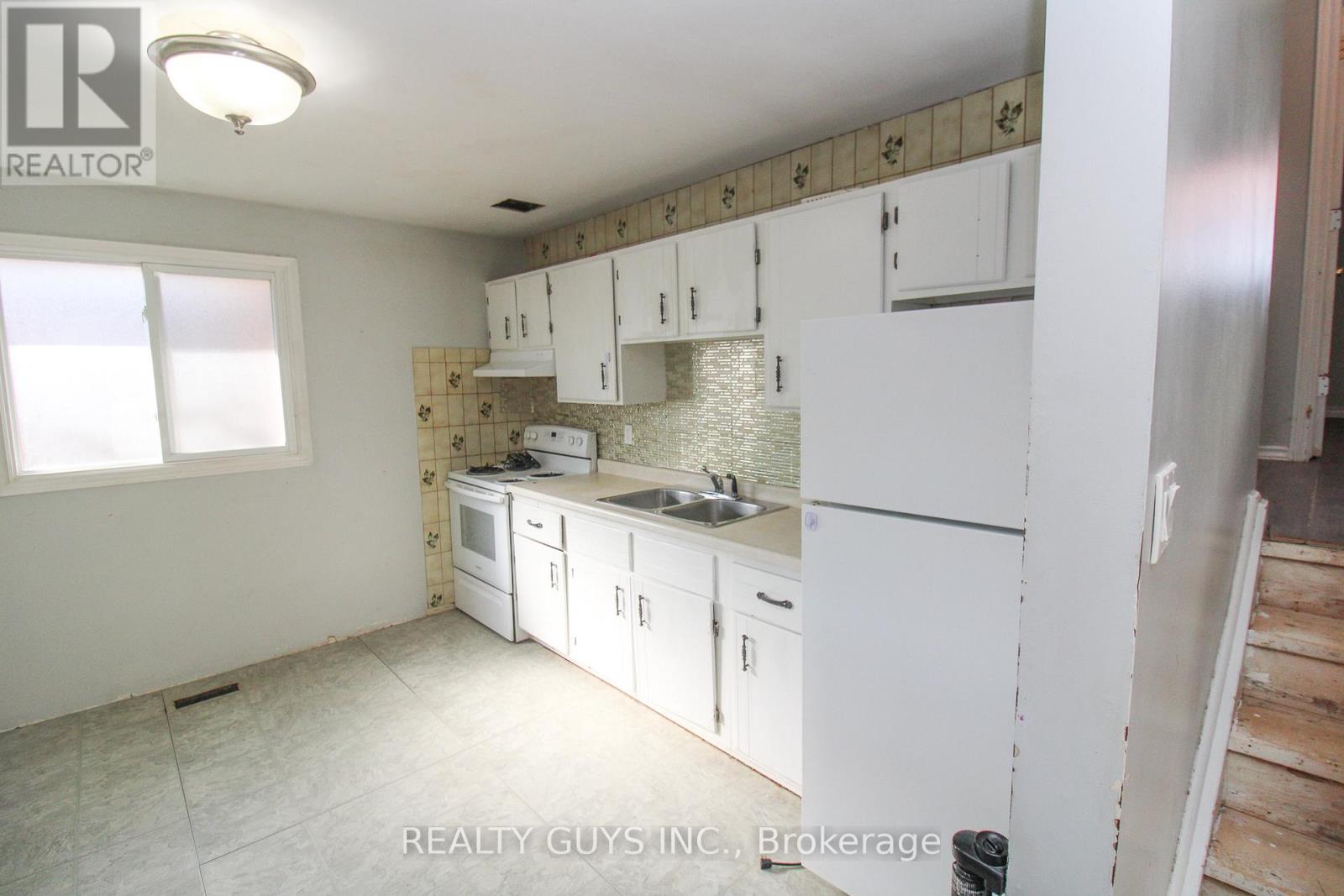 290 Mcfarlane Street, Peterborough, Ontario  K9H 1K4 - Photo 9 - X12476246