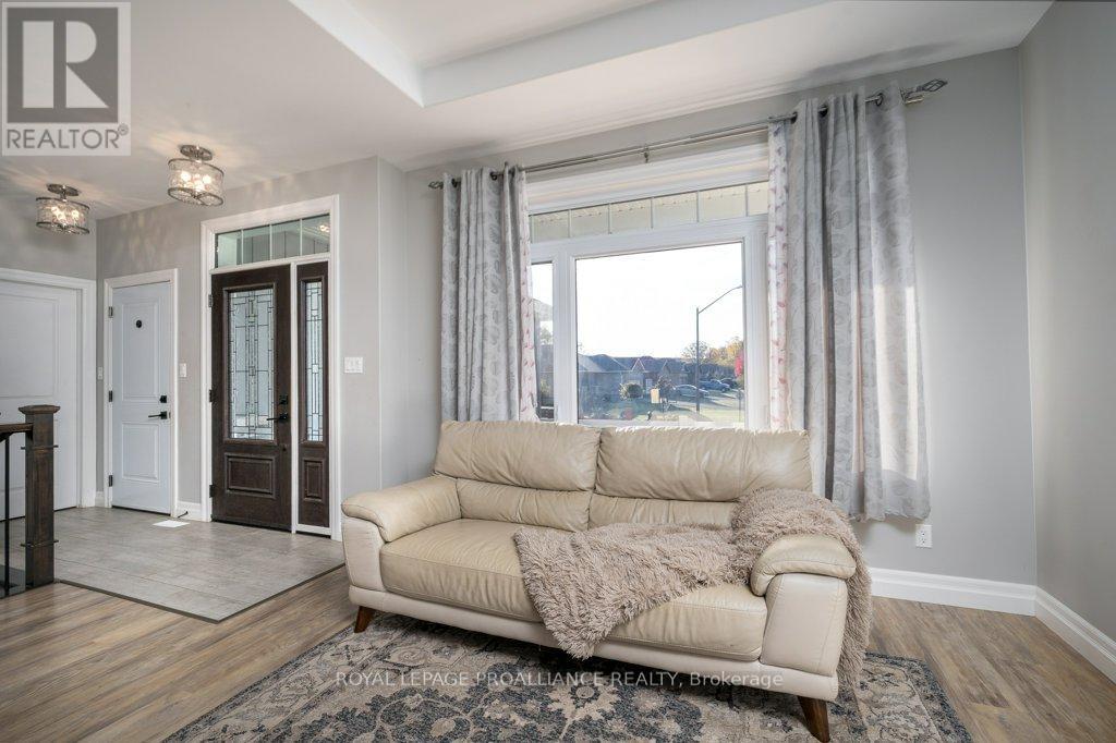 50 Stonegate Crescent, Quinte West, Ontario  K0K 2C0 - Photo 10 - X12476281