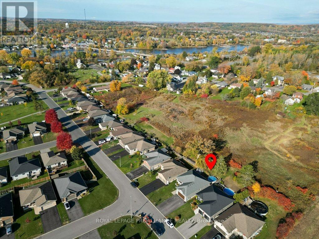 50 Stonegate Crescent, Quinte West, Ontario  K0K 2C0 - Photo 2 - X12476281