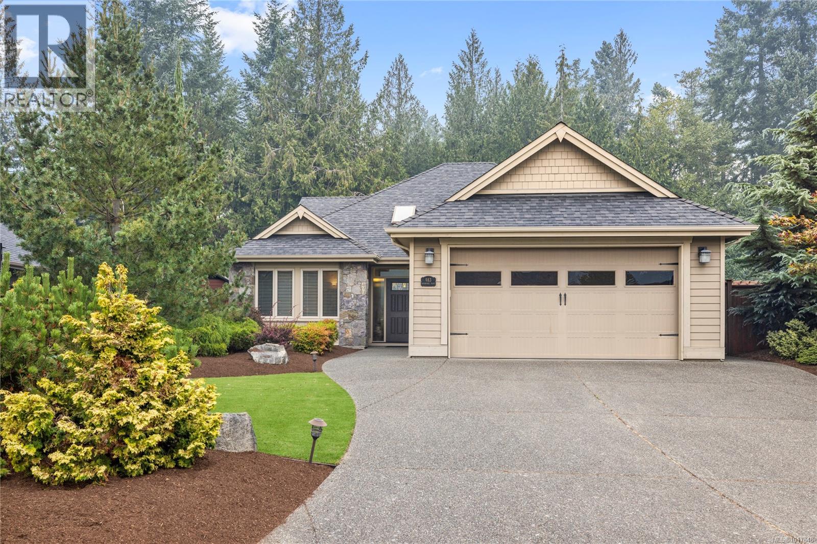 983 Windridge Pl, French Creek, British Columbia