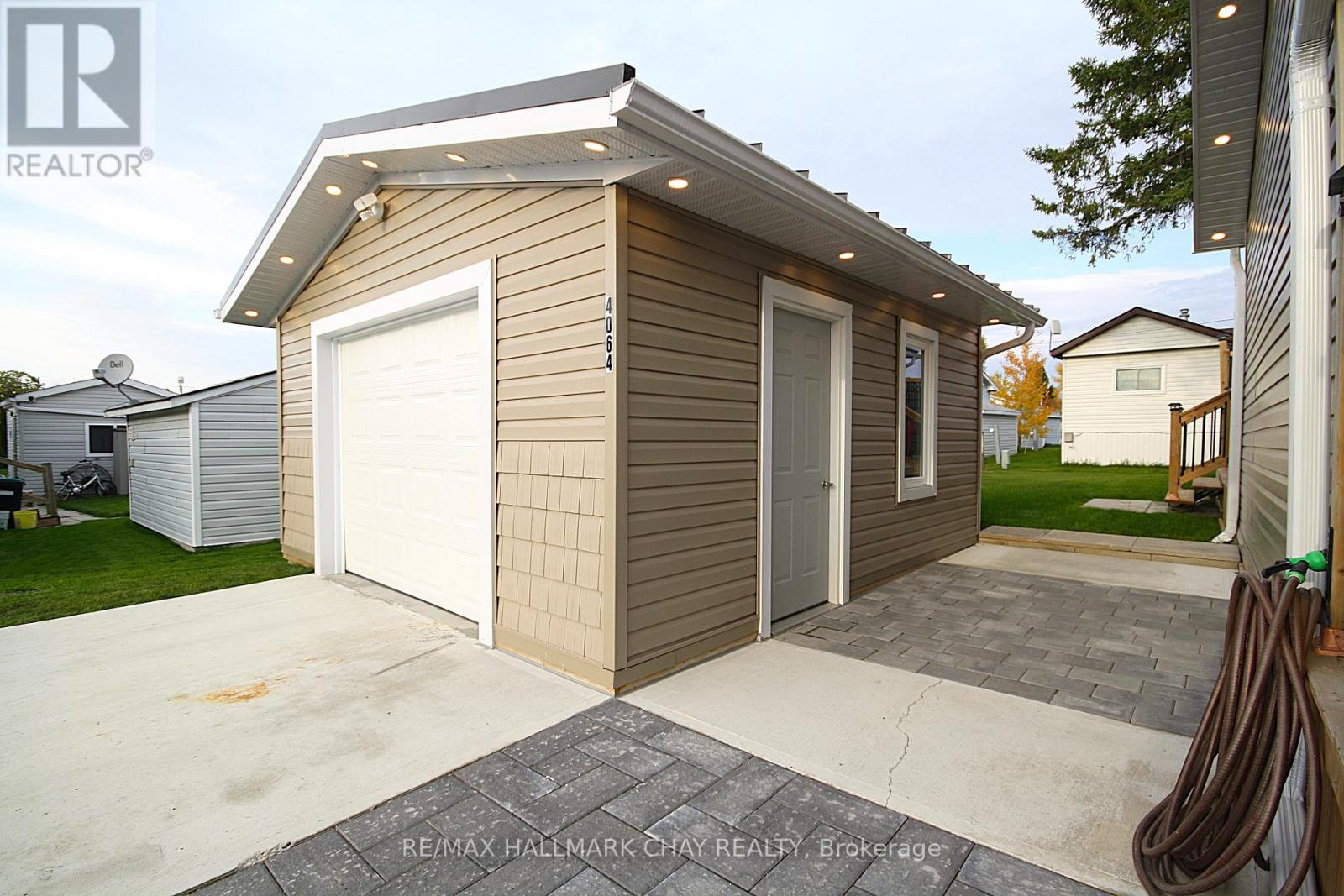 4064 Ash Crescent, Severn, Ontario  L3V 6H4 - Photo 29 - S12476012