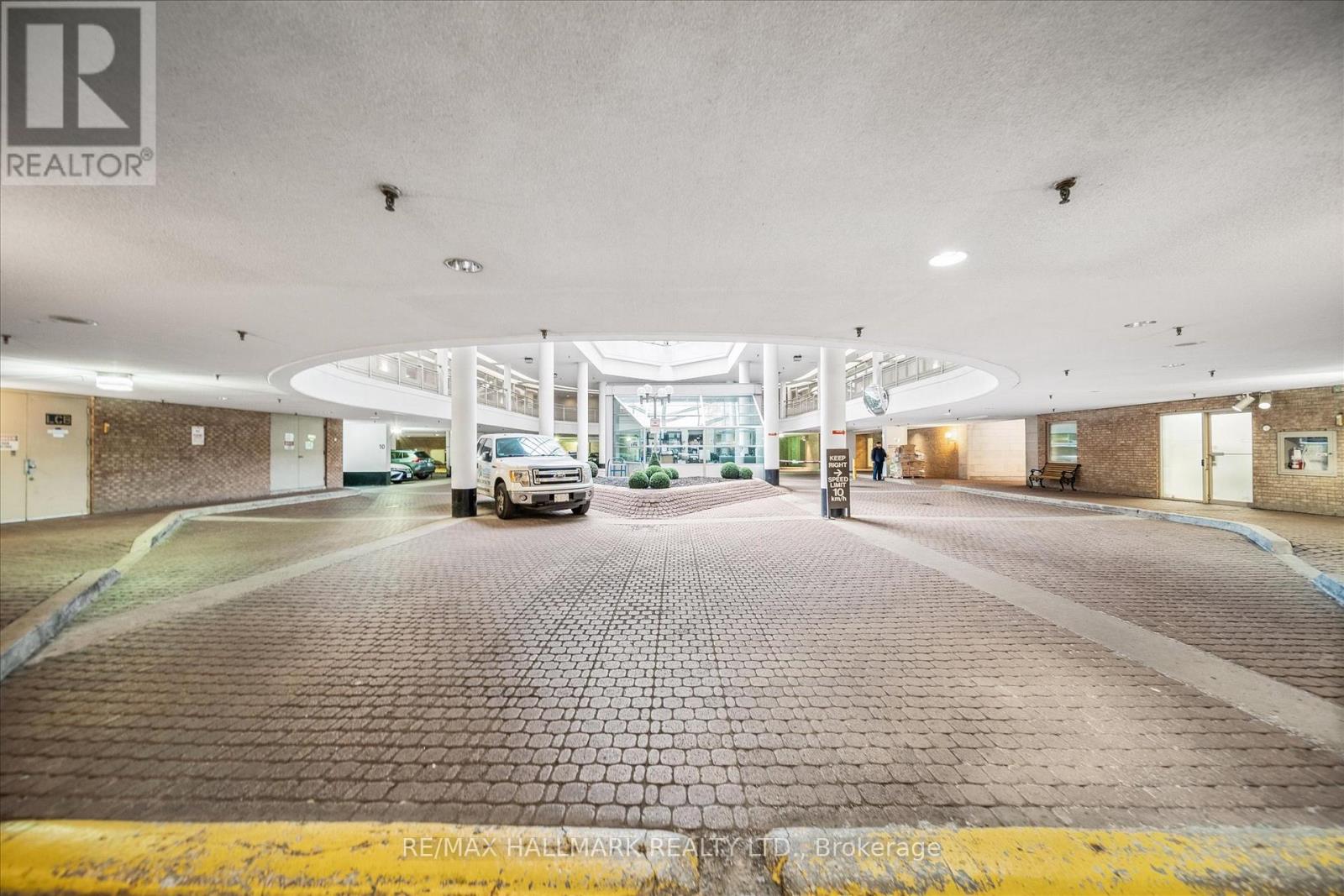 703 - 717 Bay Street, Toronto (Bay Street Corridor), Ontario  M5G 2J9 - Photo 3 - C12476160