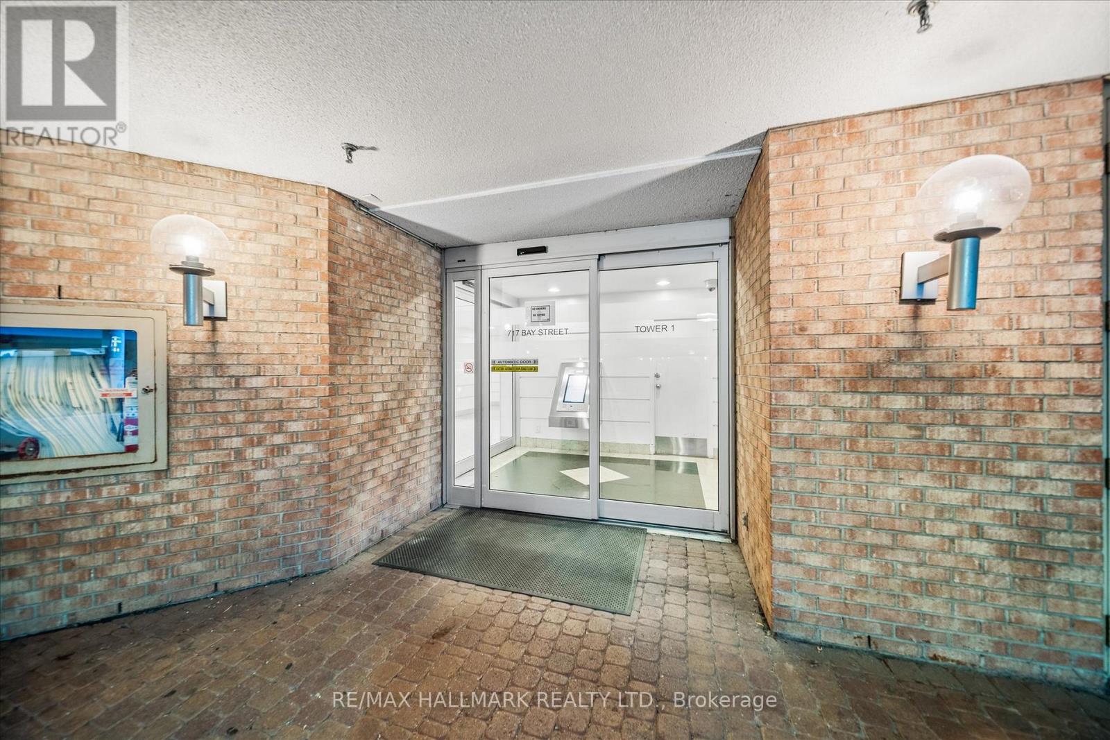 703 - 717 Bay Street, Toronto (Bay Street Corridor), Ontario  M5G 2J9 - Photo 4 - C12476160