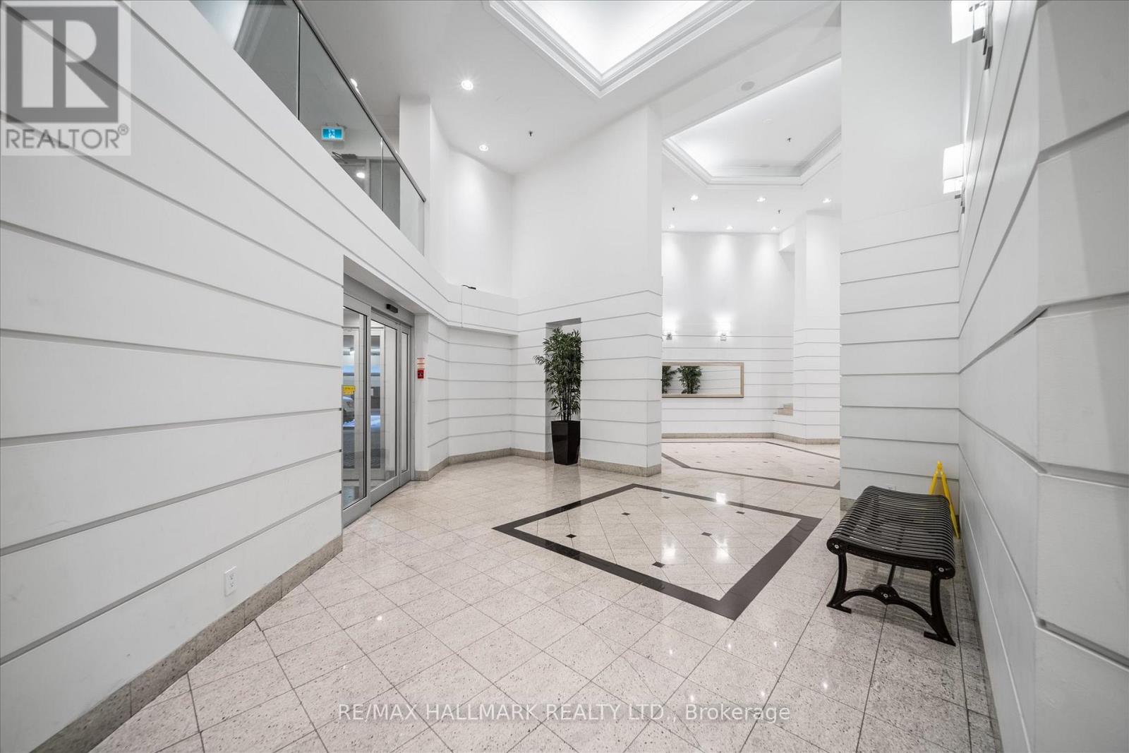 703 - 717 Bay Street, Toronto (Bay Street Corridor), Ontario  M5G 2J9 - Photo 5 - C12476160
