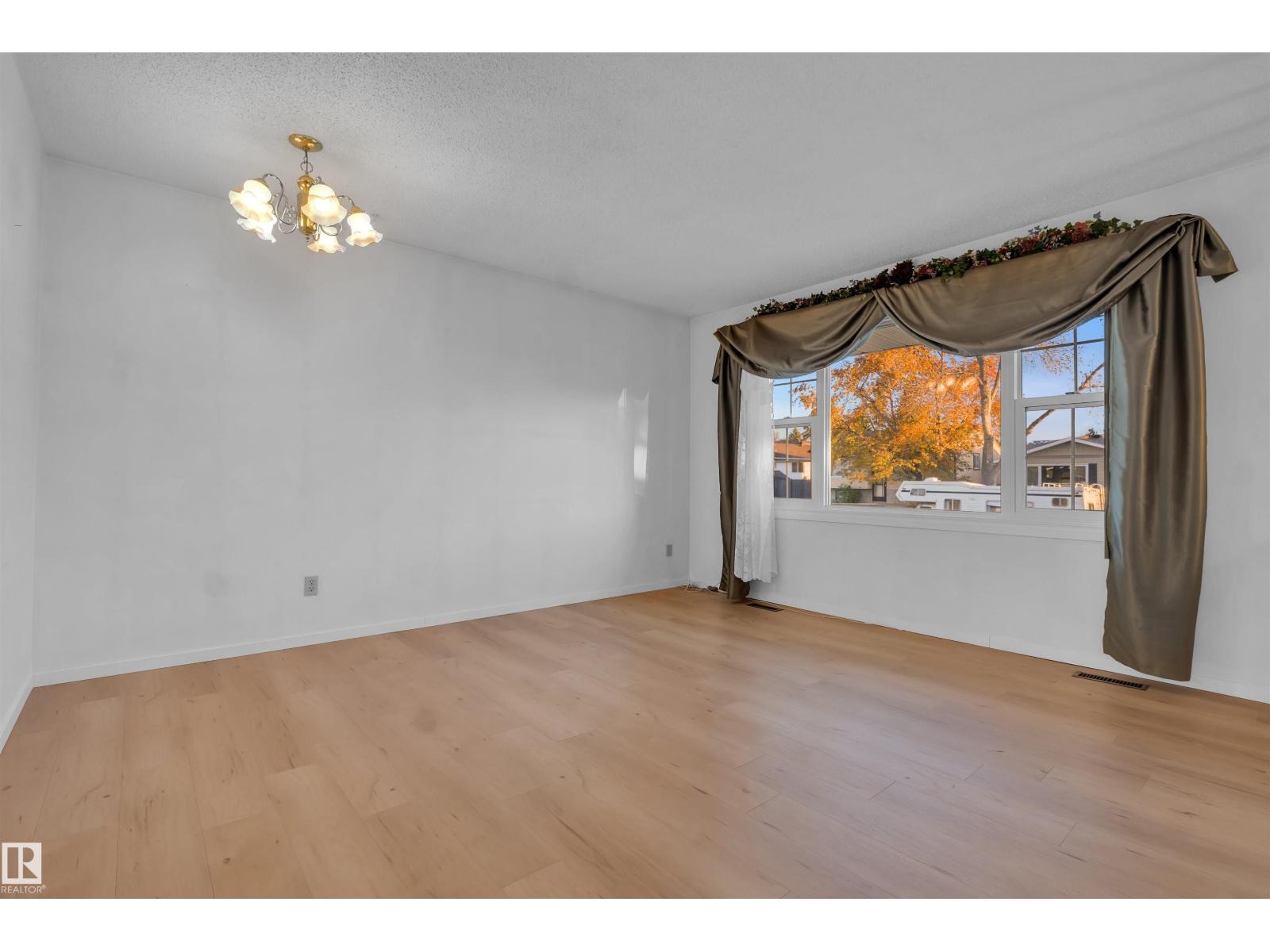 5118 17a Av Nw, Edmonton, Alberta  T6L 1A6 - Photo 11 - E4463054